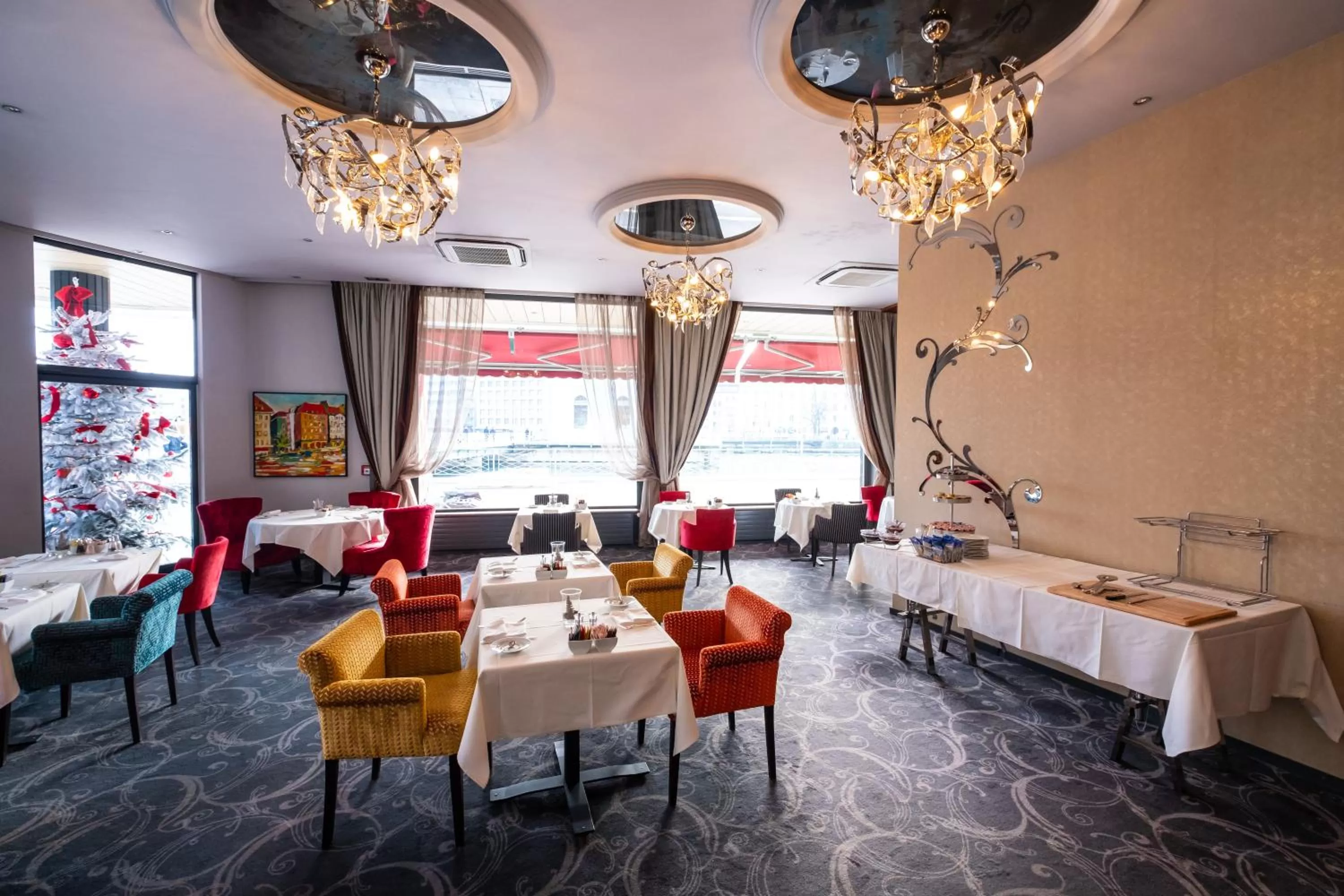 Restaurant/places to eat in The Ambassador