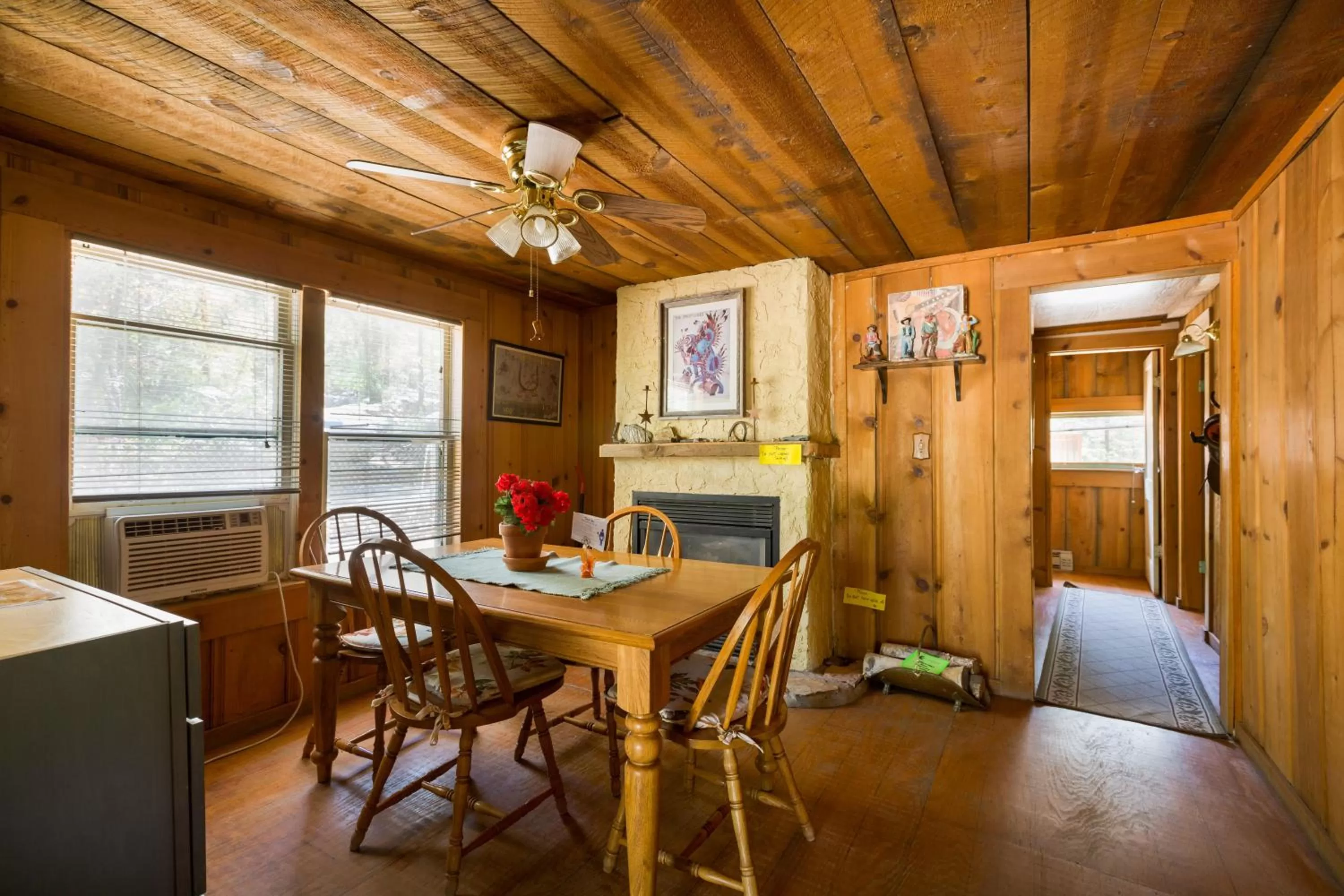 Kitchen or kitchenette in Crown King Cabins Bradshaw
