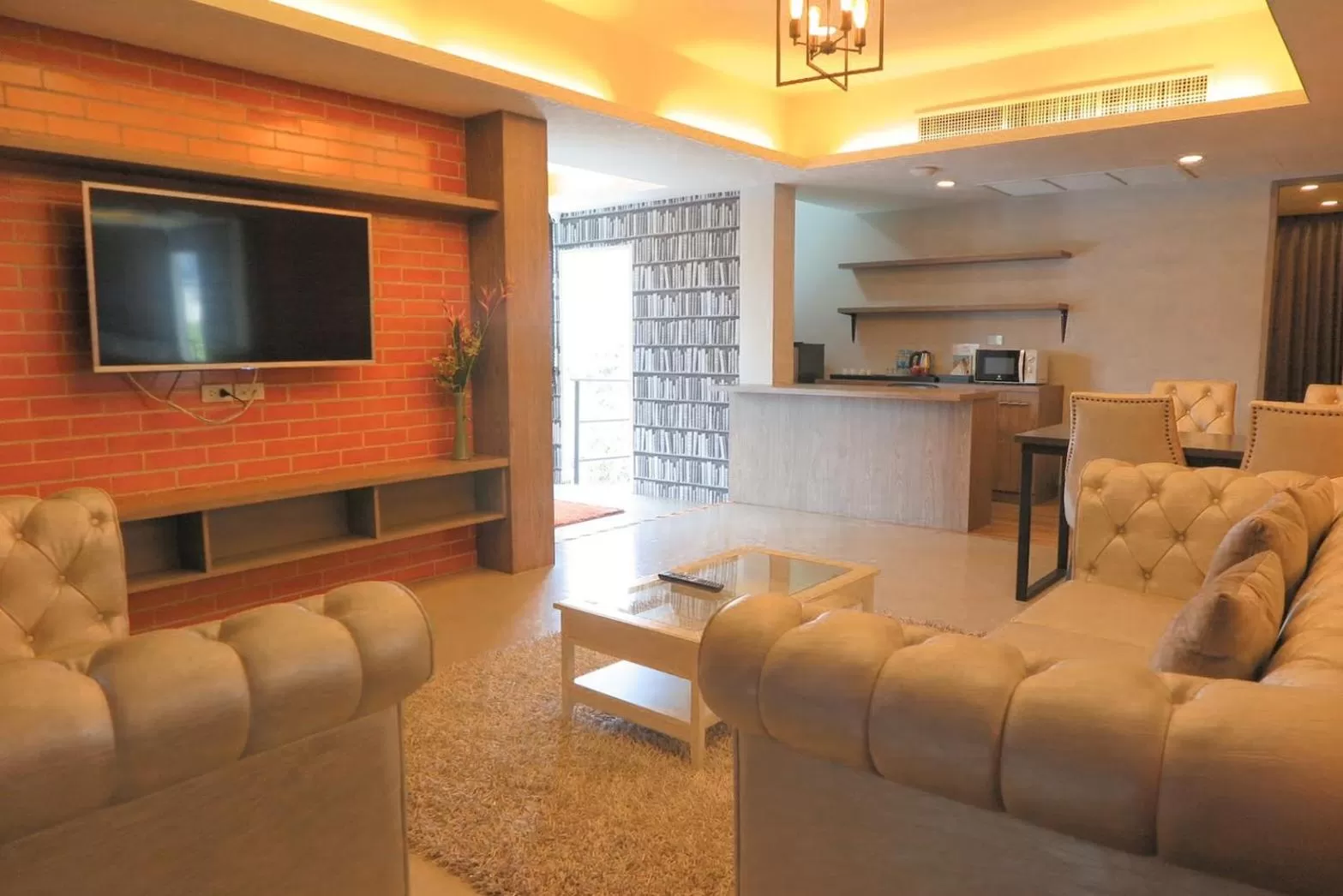 Lounge or bar in V20 Boutique Jacuzzi Hotel