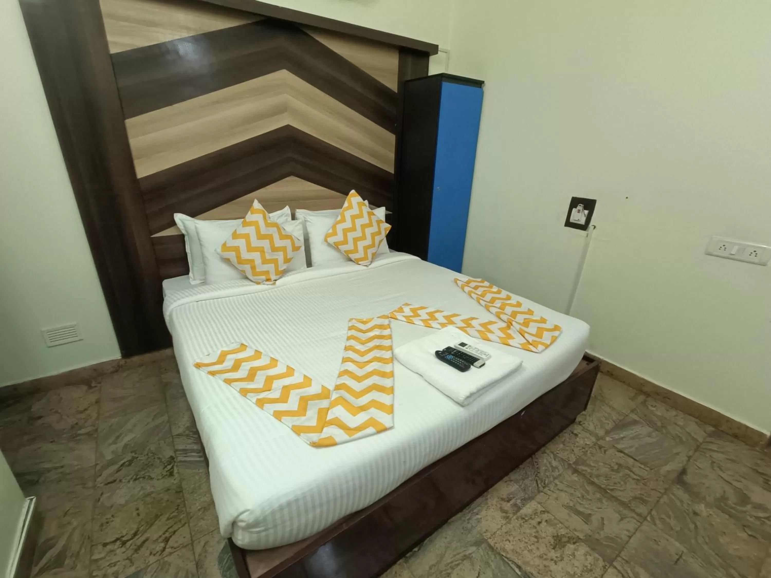 Bed in The Dolphin Park Hotel, Virugambakkam