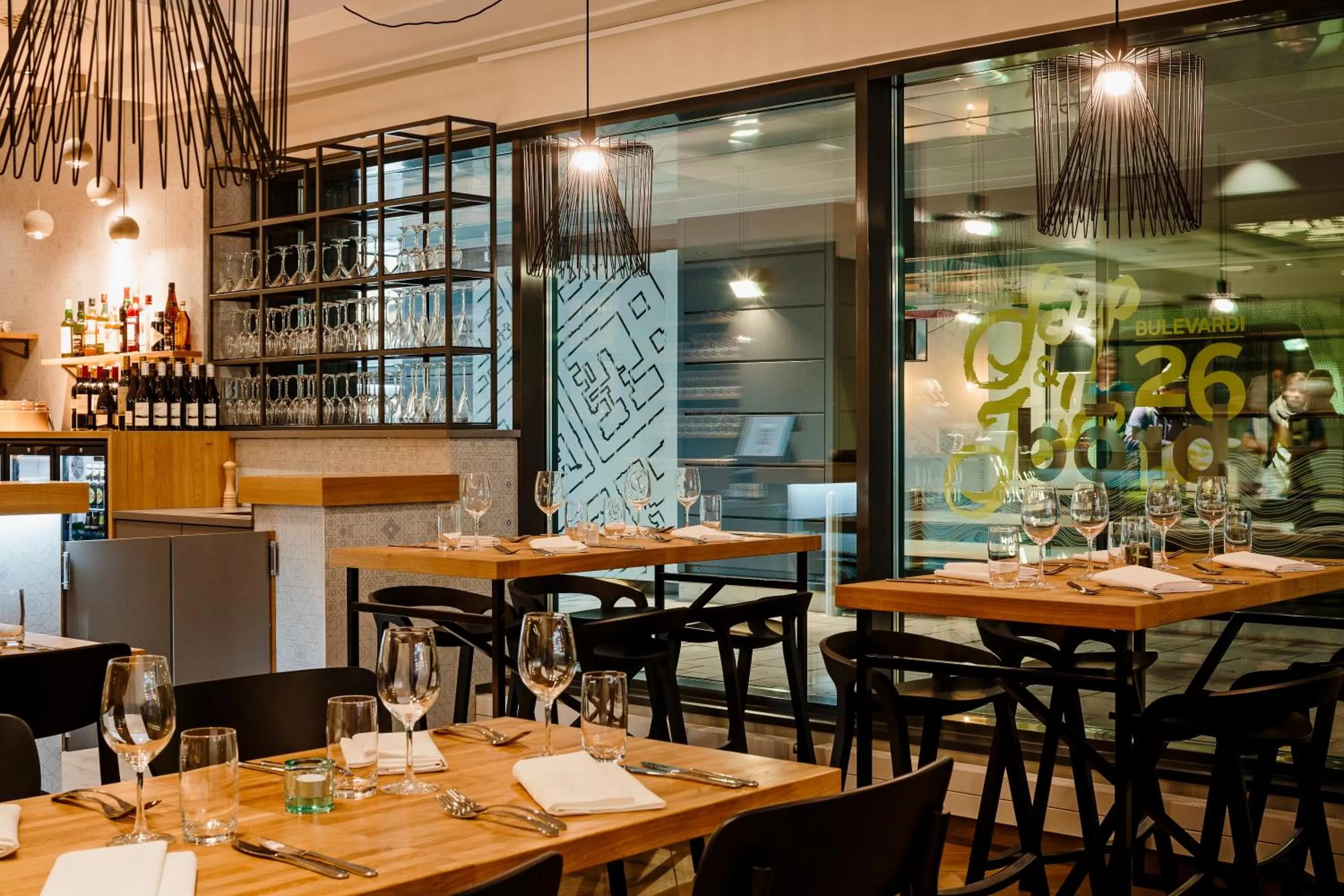 Lounge or bar in Hotel Indigo Helsinki-Boulevard by IHG