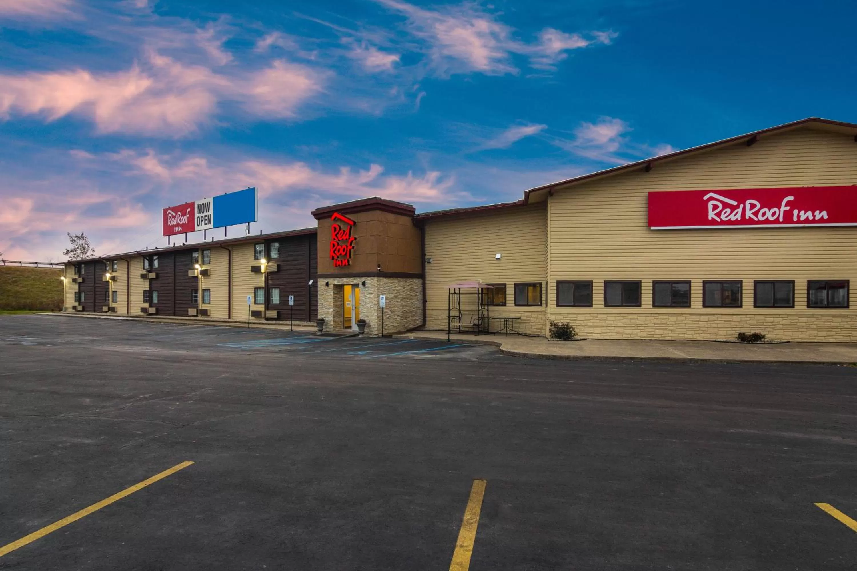 Property building in Red Roof Inn Perrysburg