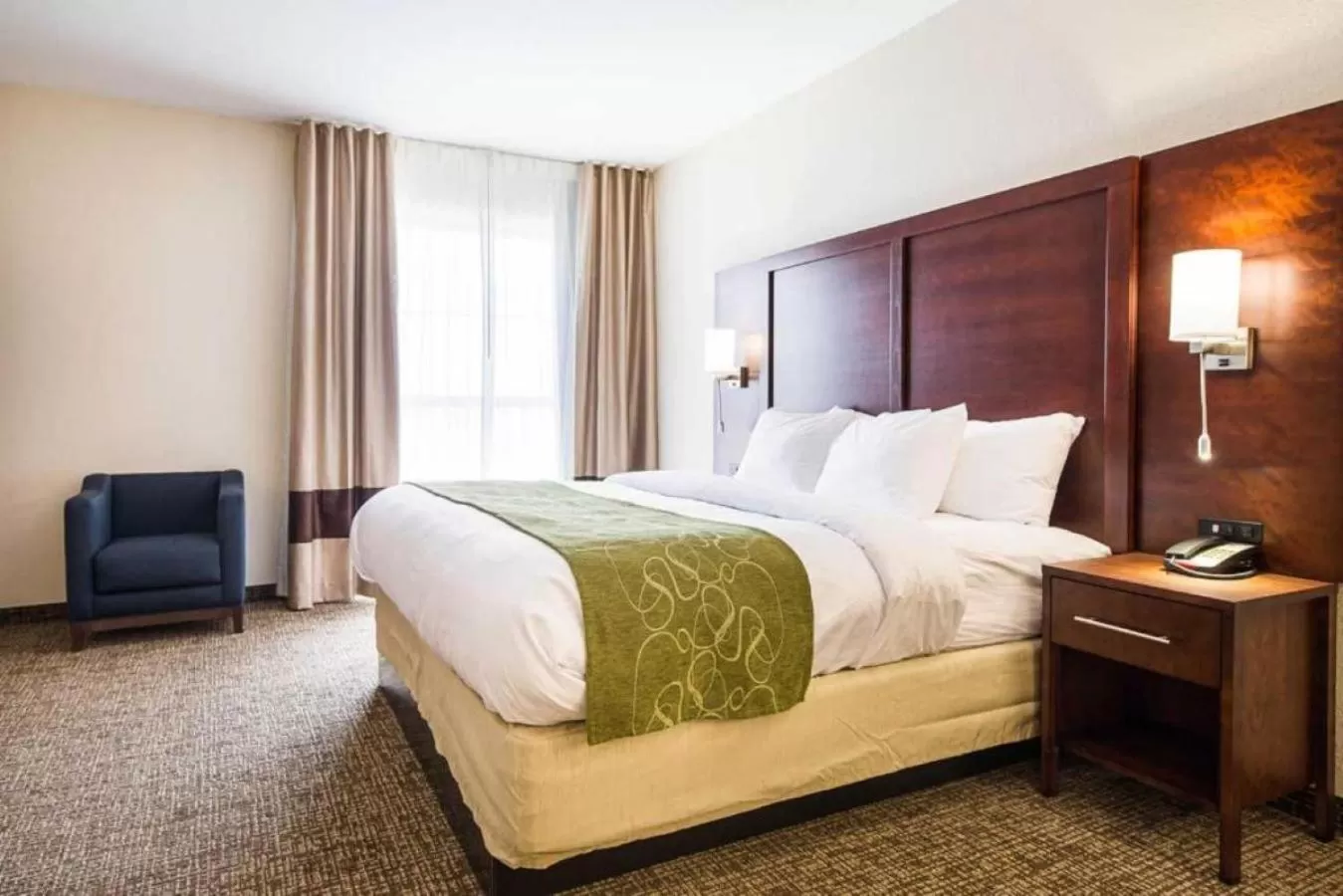 Bed in Comfort Suites Piedmont - Greenville South