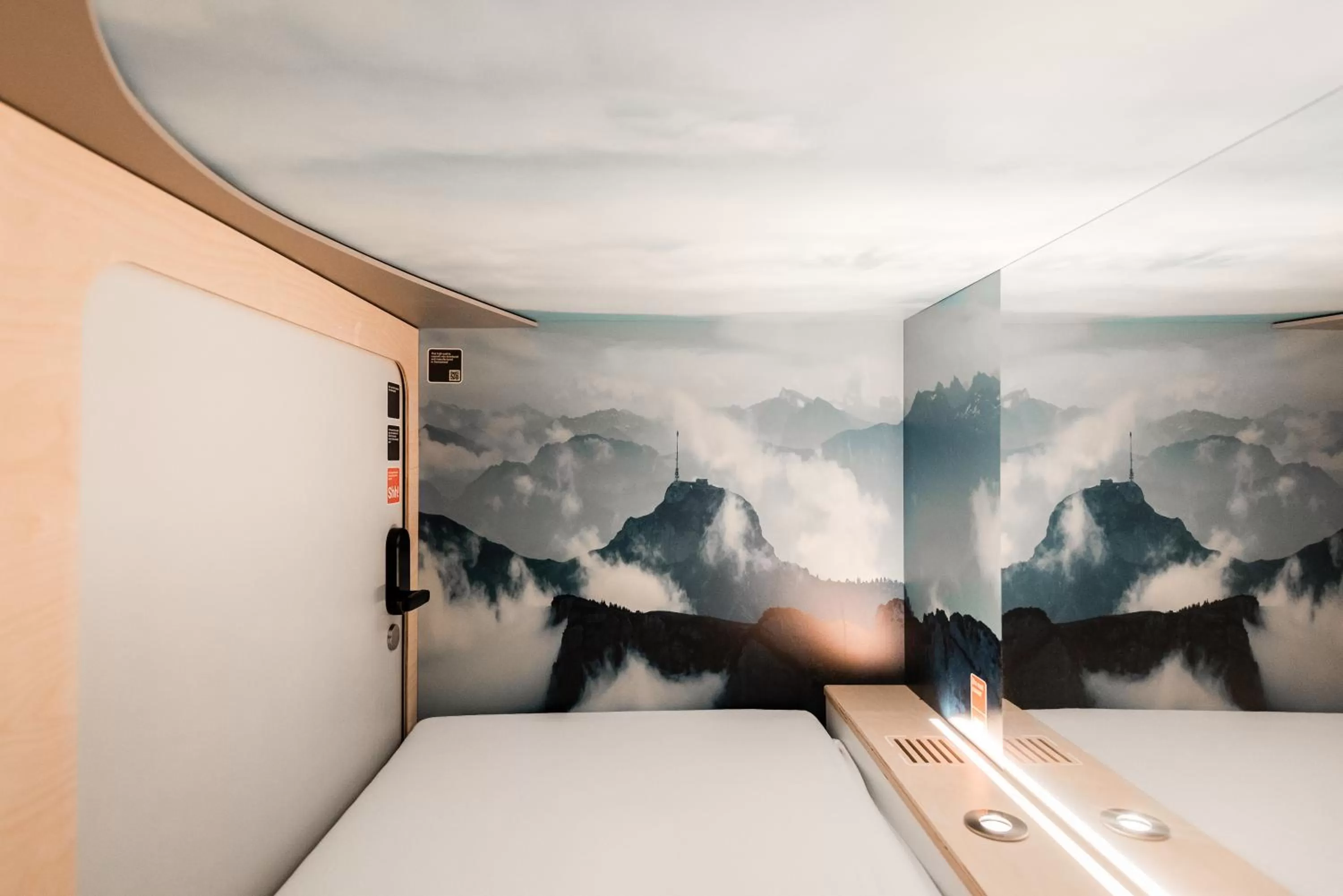 Photo of the whole room, Bed in Capsule Hotel - Zurich Airport