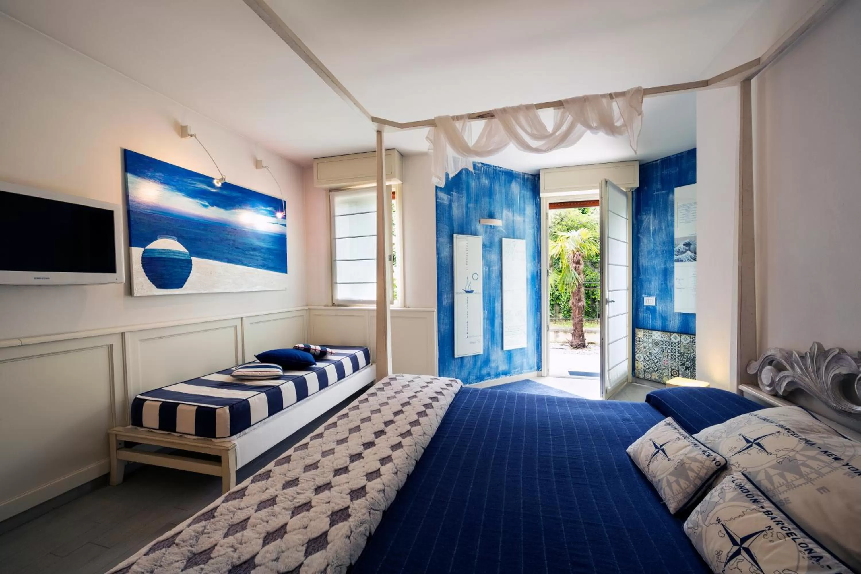 Photo of the whole room, Bed in La Villa Desenzano