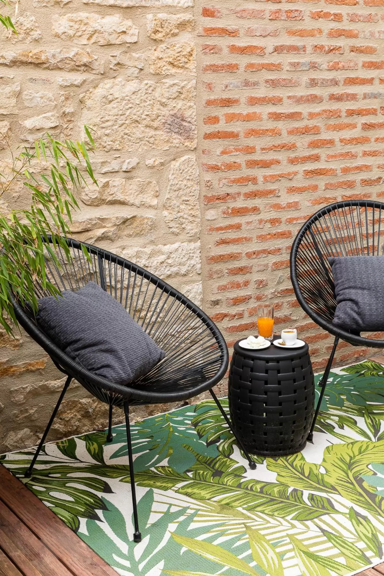 Patio in Hôtel - Restaurant Le Globe