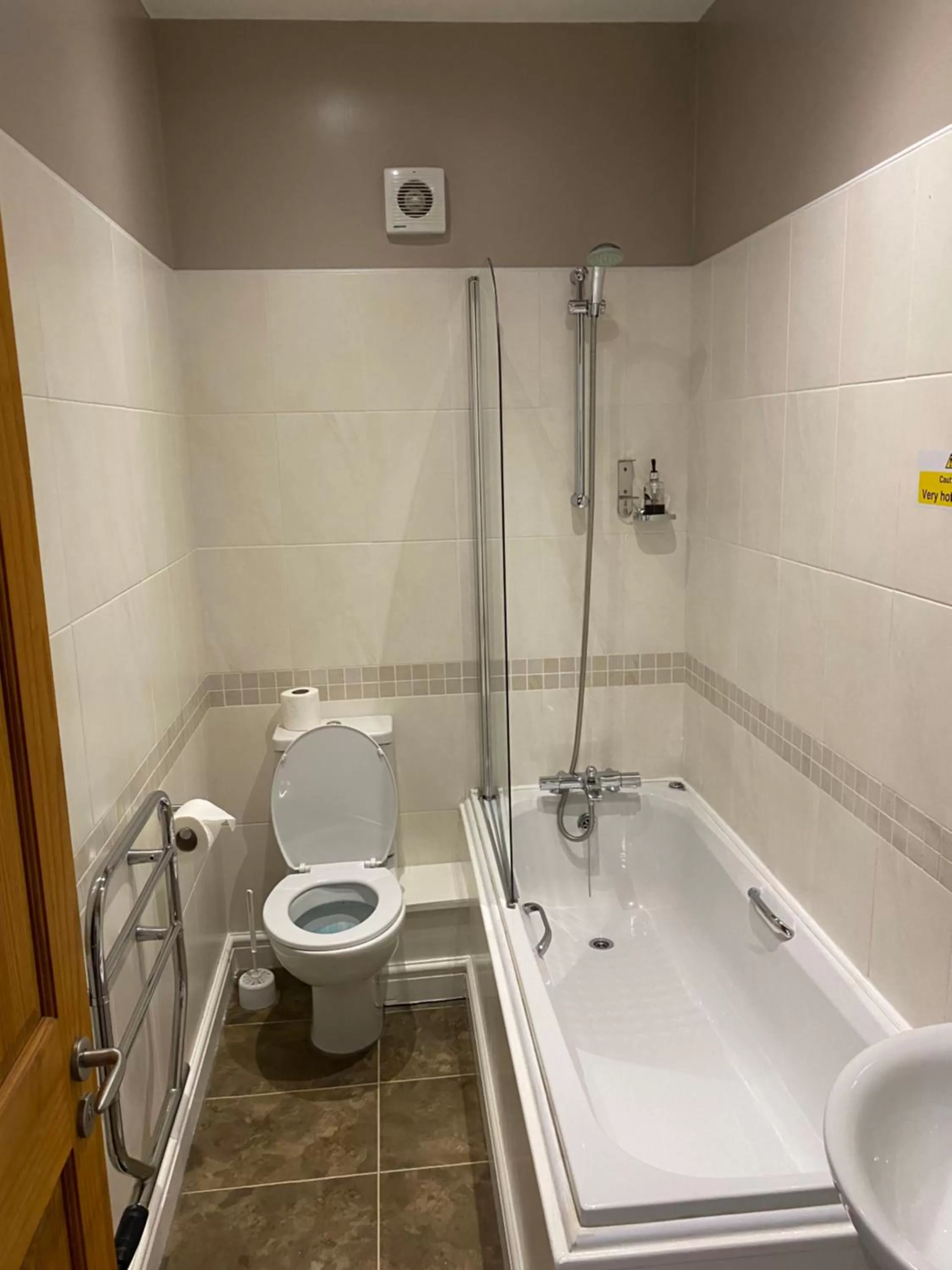 Bathroom in Grapes Hotel, Bar & Restaurant Snowdonia Nr Zip World