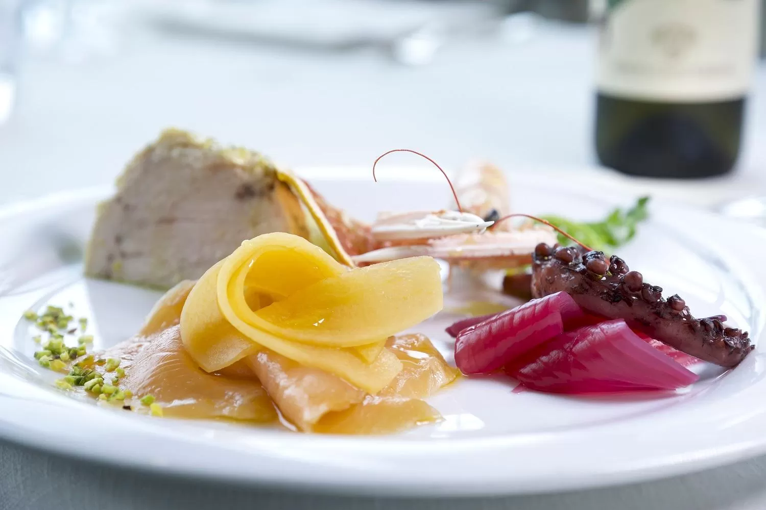 Restaurant/places to eat in Hotel Horizon