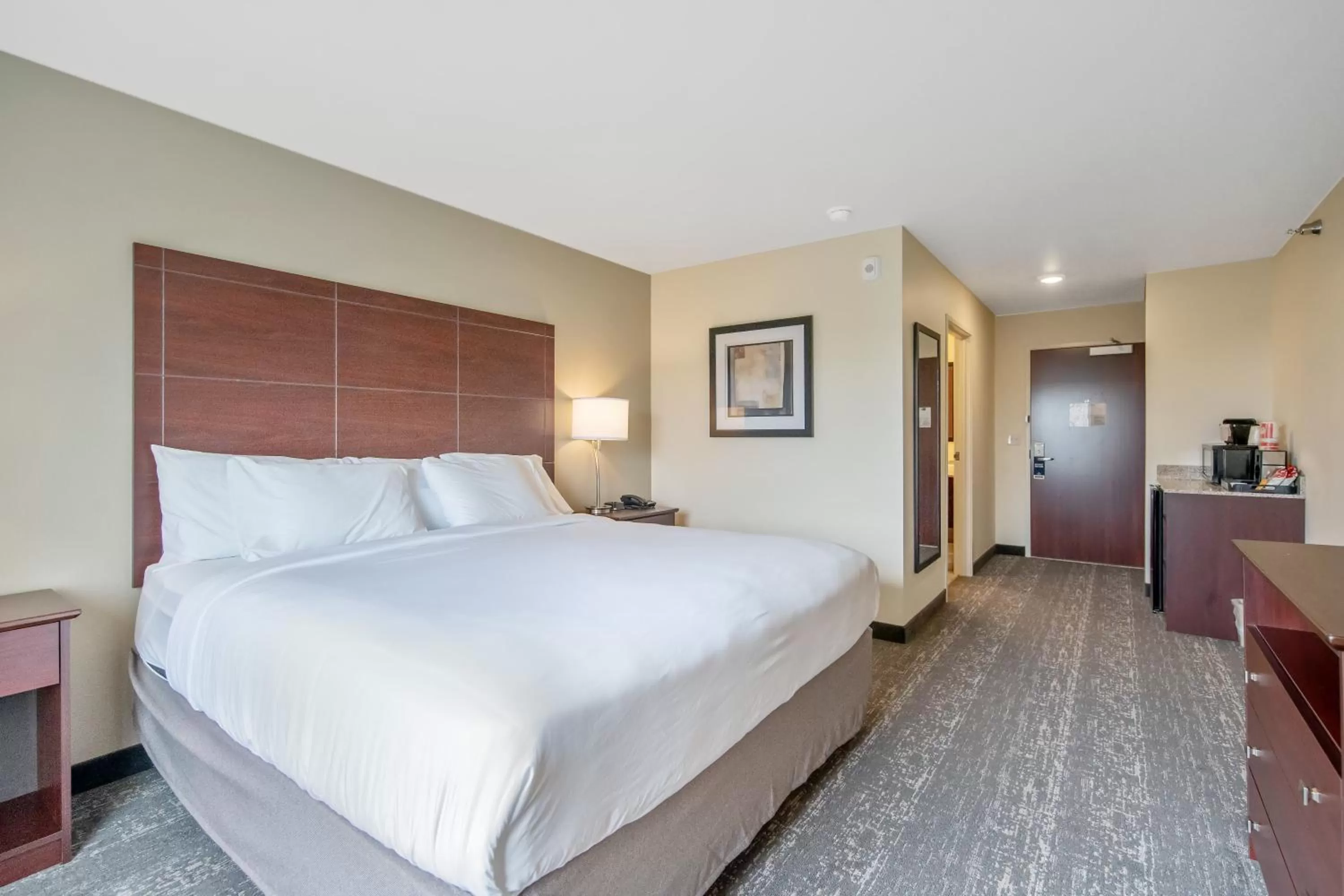 Bed in Cobblestone Hotel & Suites - Austin