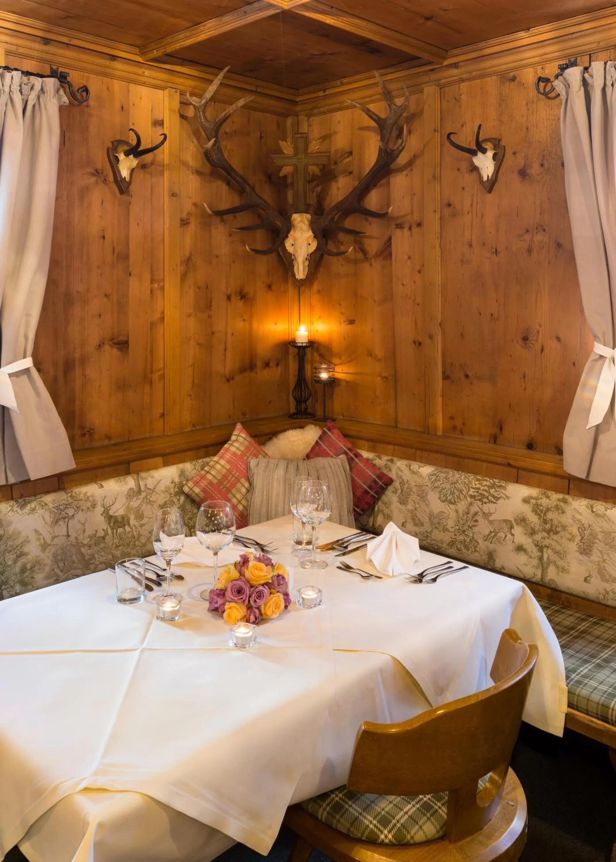 Restaurant/places to eat, Bed in Hotel Diana