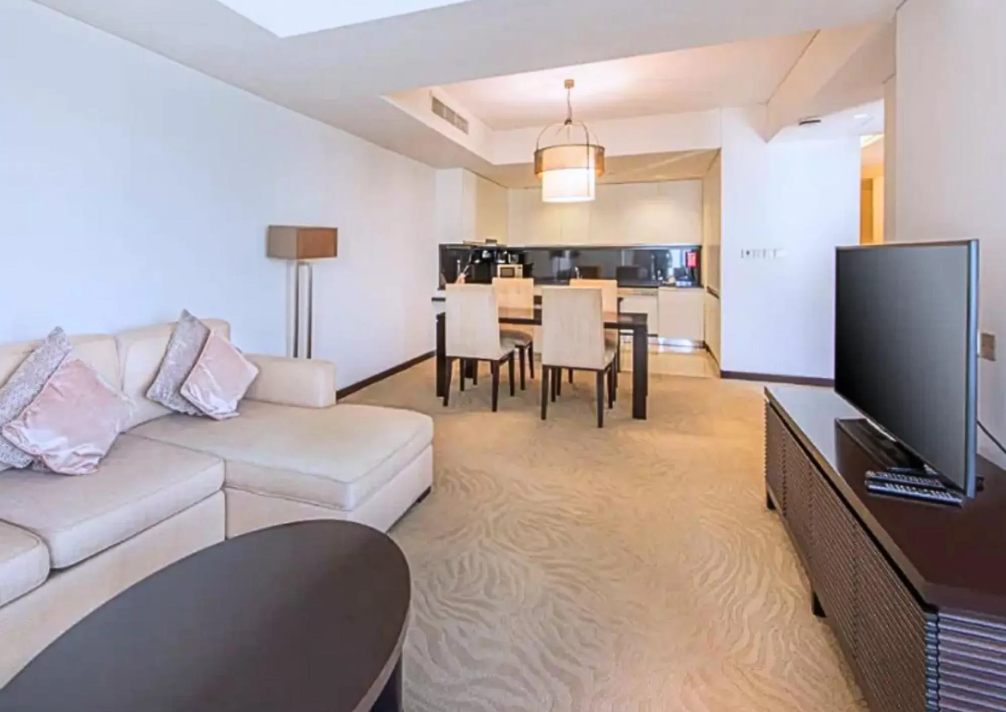 Kitchen or kitchenette in Emaar Residences Dubai Marina by Qstay - formerly Address Dubai Marina