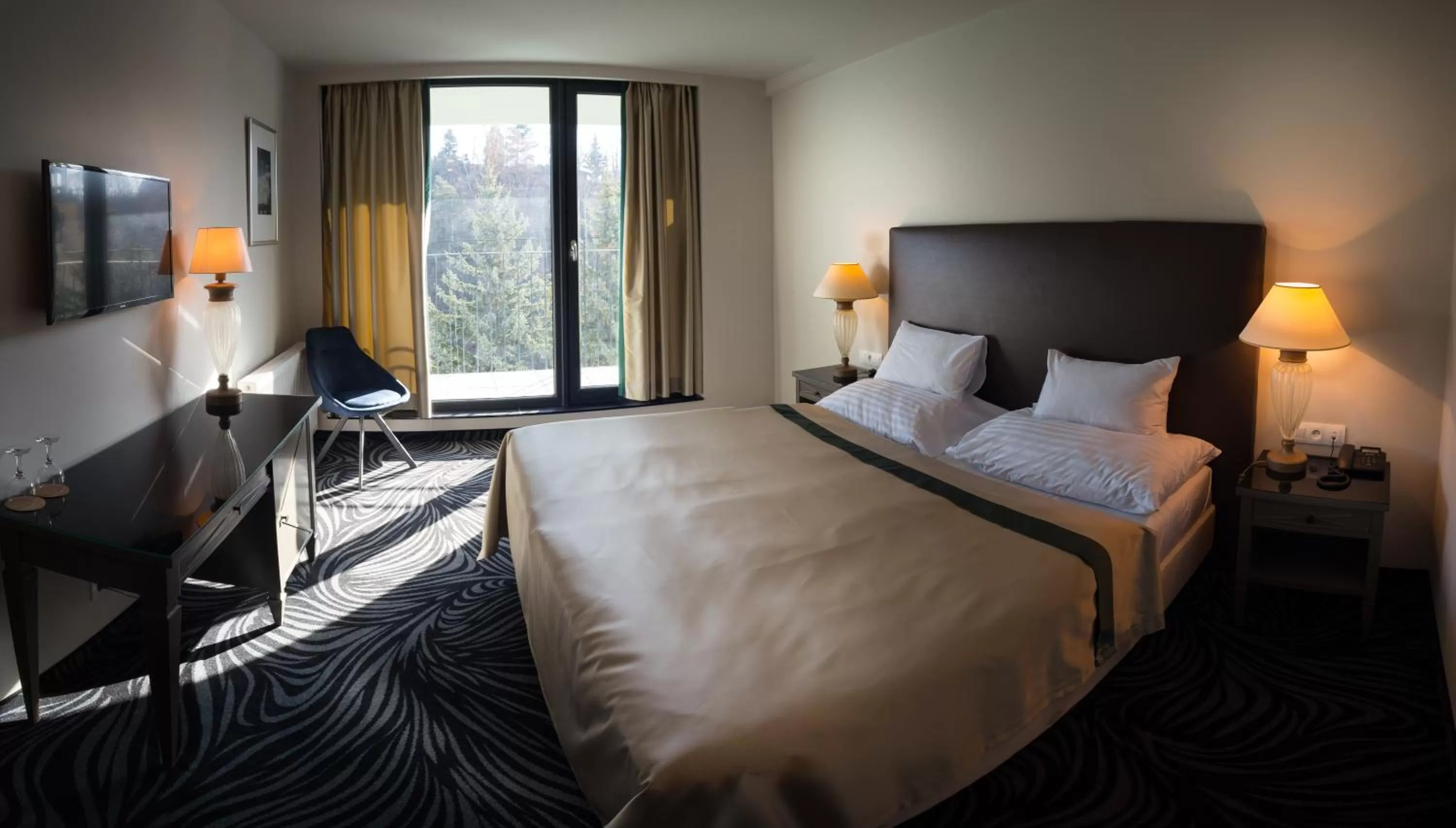 Bed in Parkhotel Carlsbad Inn