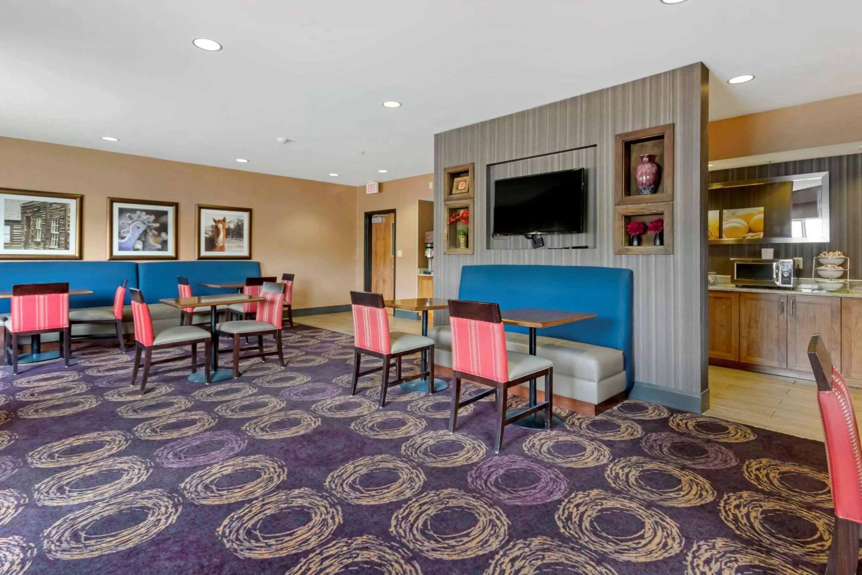 Restaurant/places to eat in Comfort Inn & Suites Market - Airport