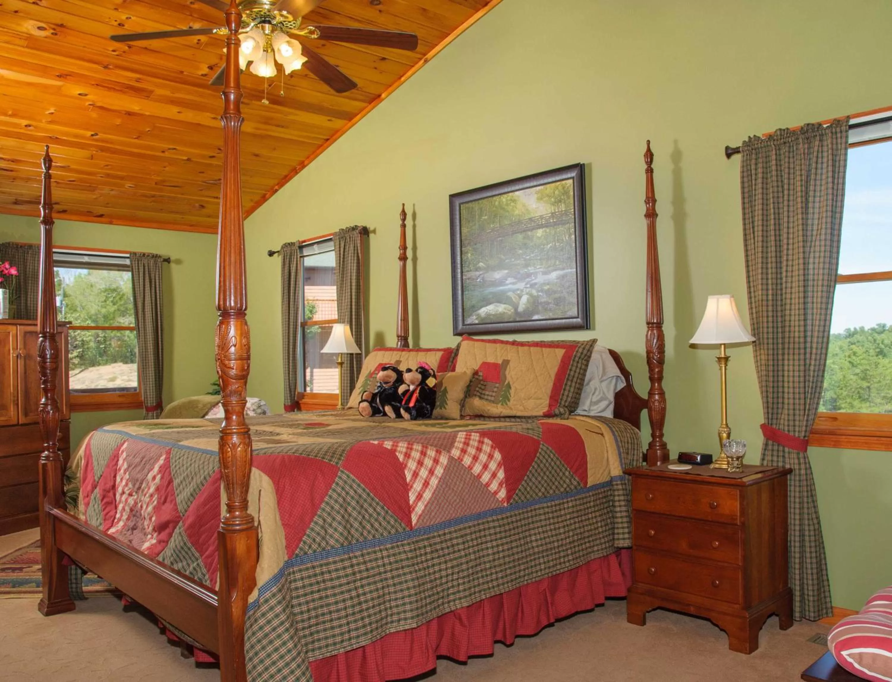 Bed in Berry Springs Lodge