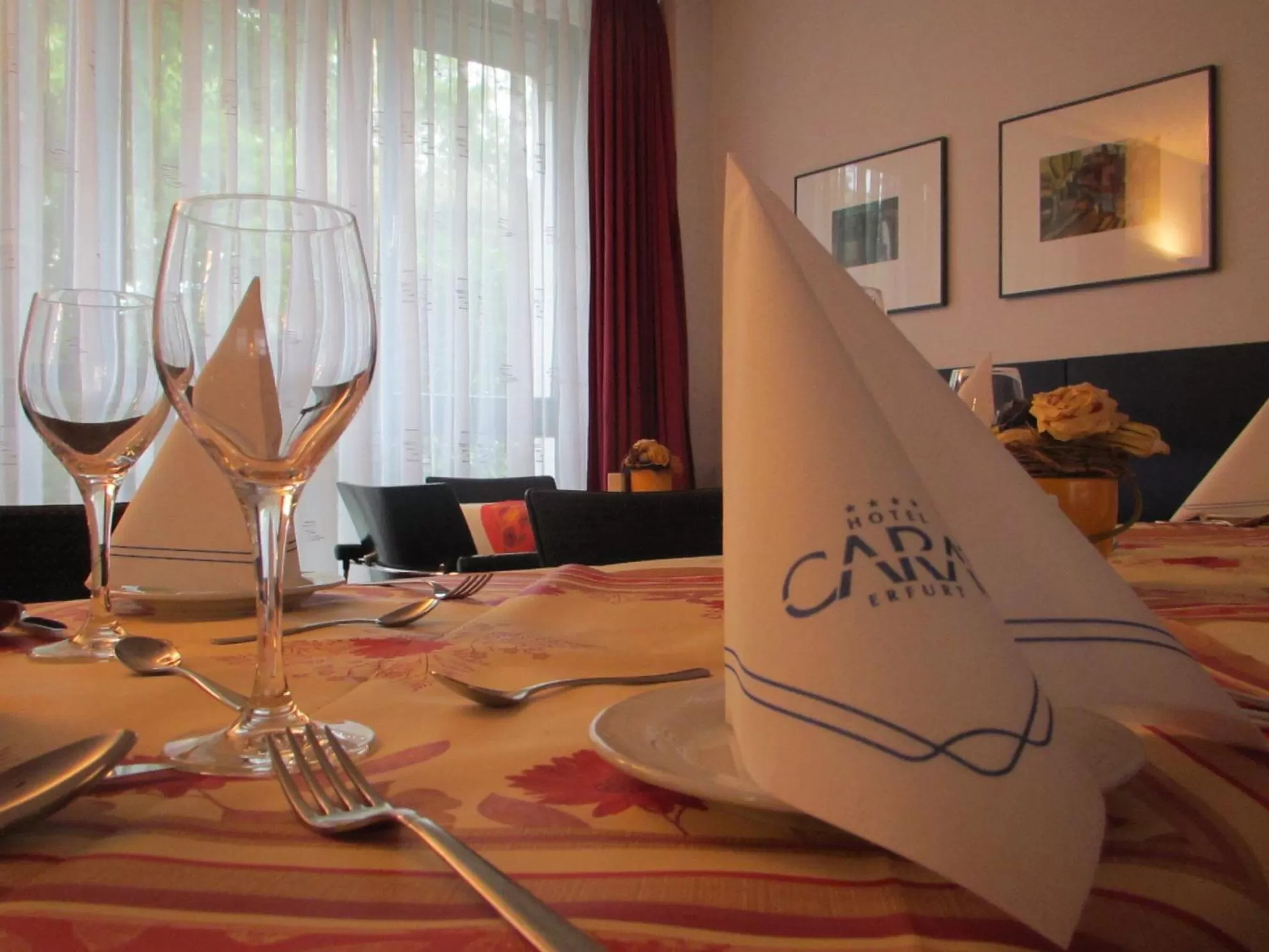 Restaurant/places to eat in Hotel Carat