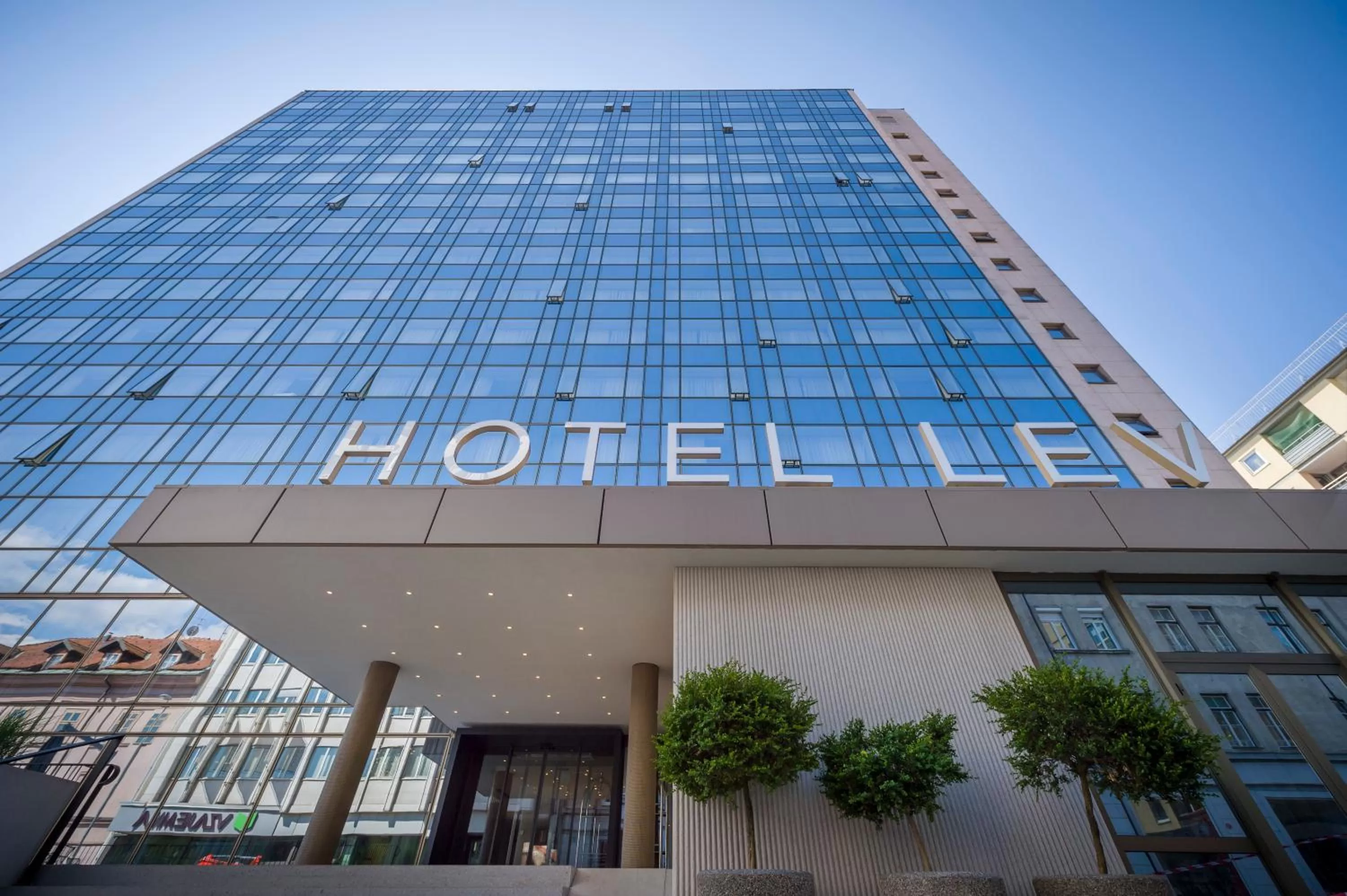 Facade/entrance in Exe Lev