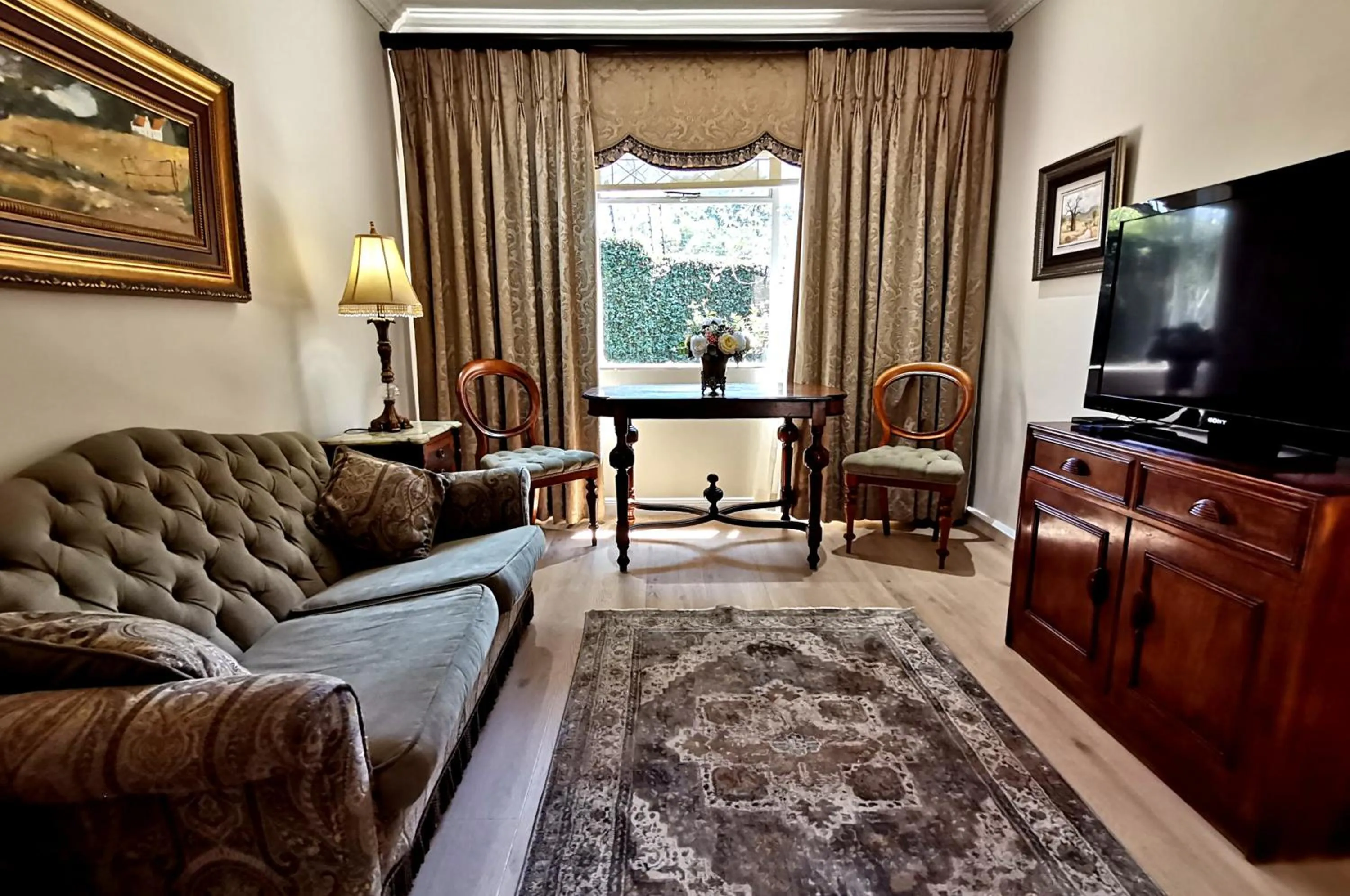 Seating area in Royal Ridge Guesthouse