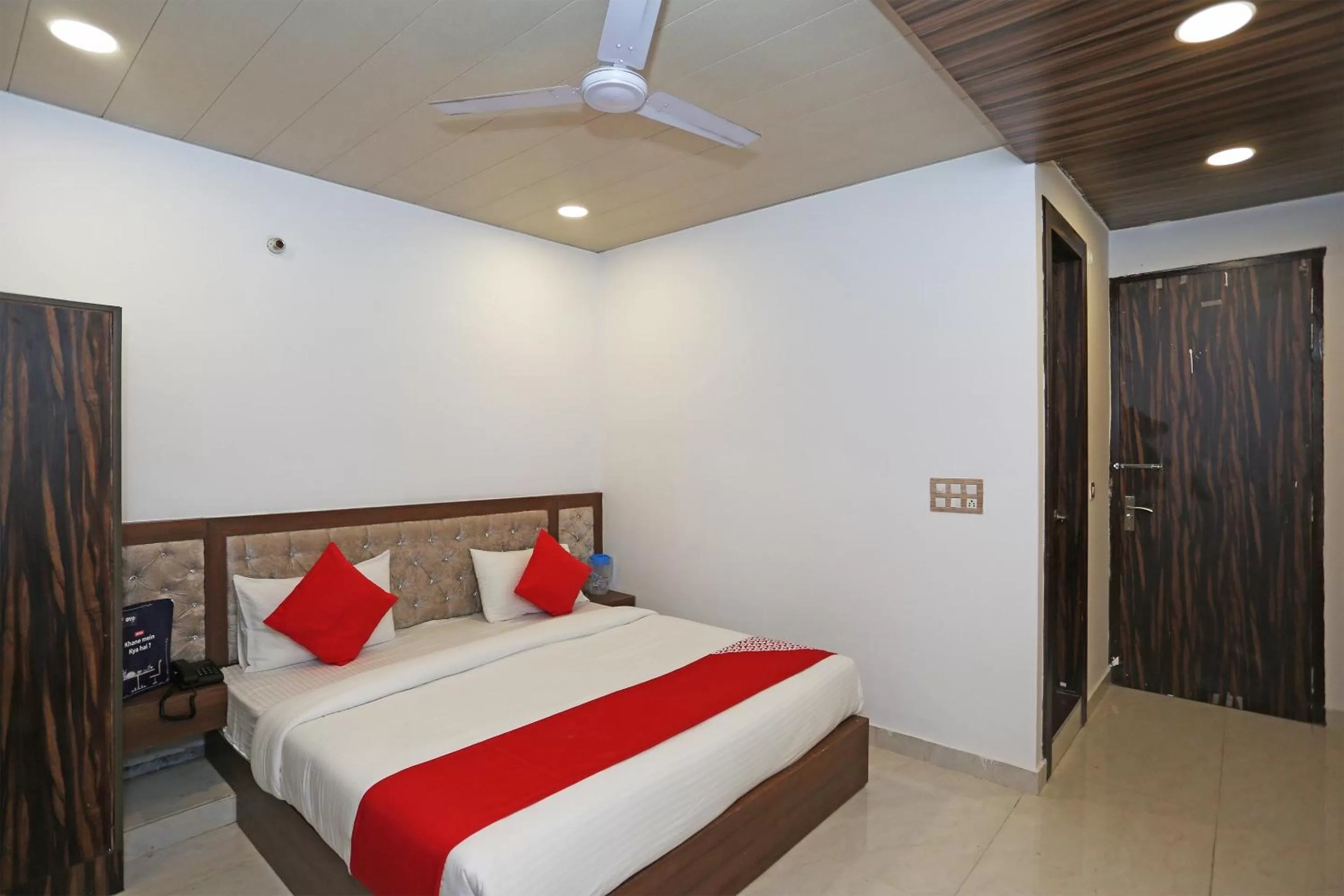 Bedroom, Bed in Super OYO Capital O Hotel Rosewood Inn