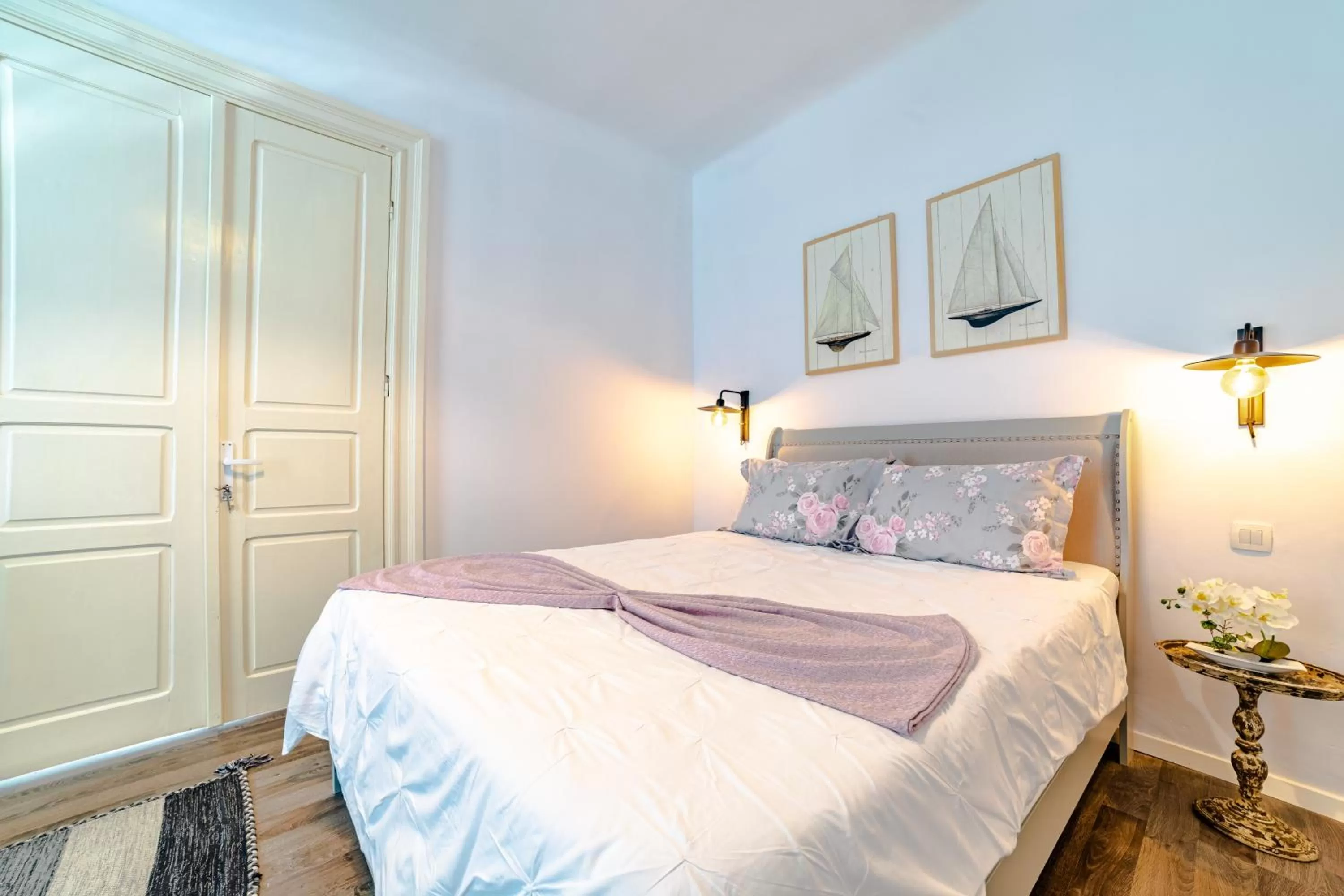 Bed in ALBERT RESIDENCE with PARKING