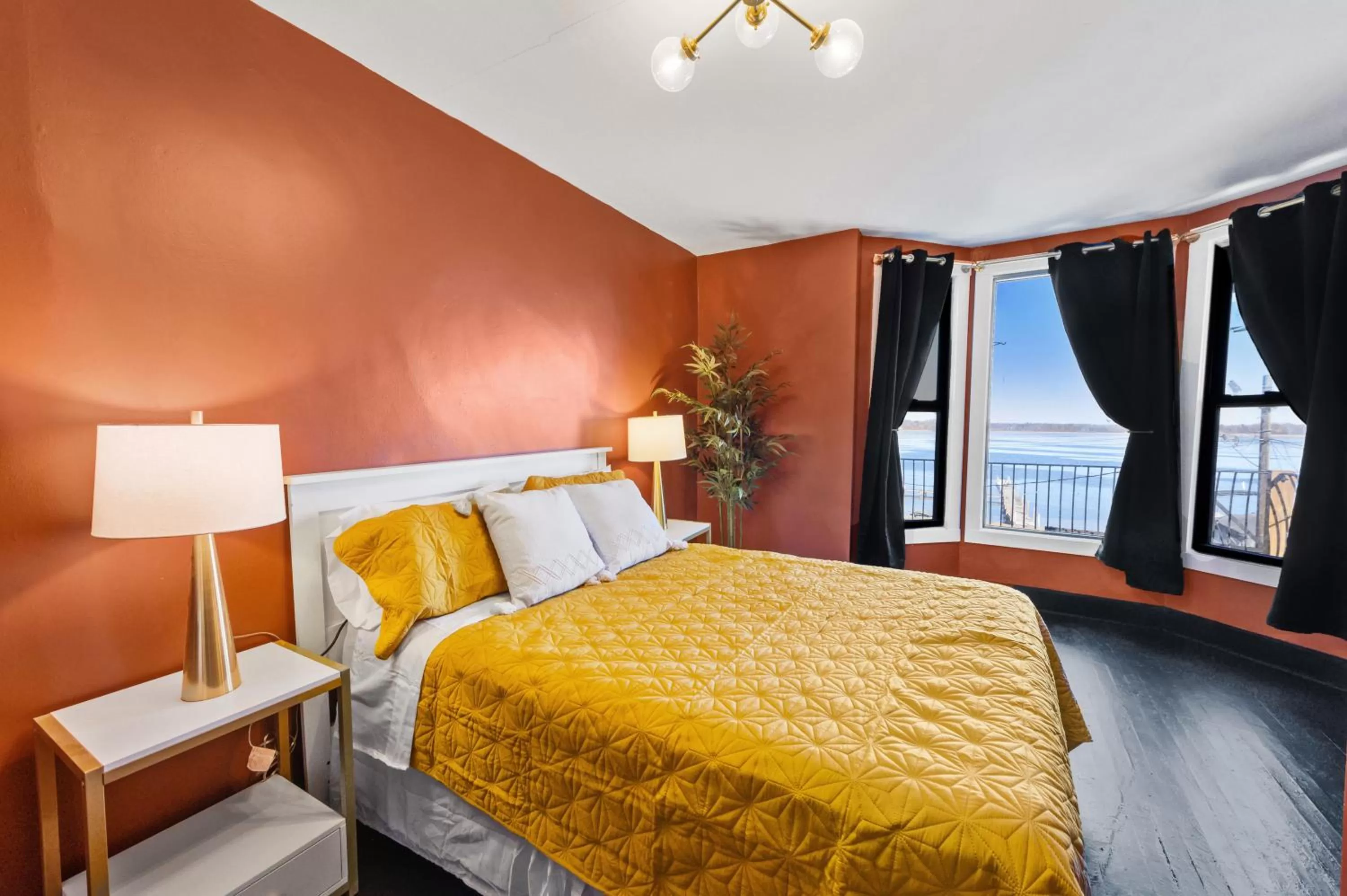 Bedroom in Randolph Hotel