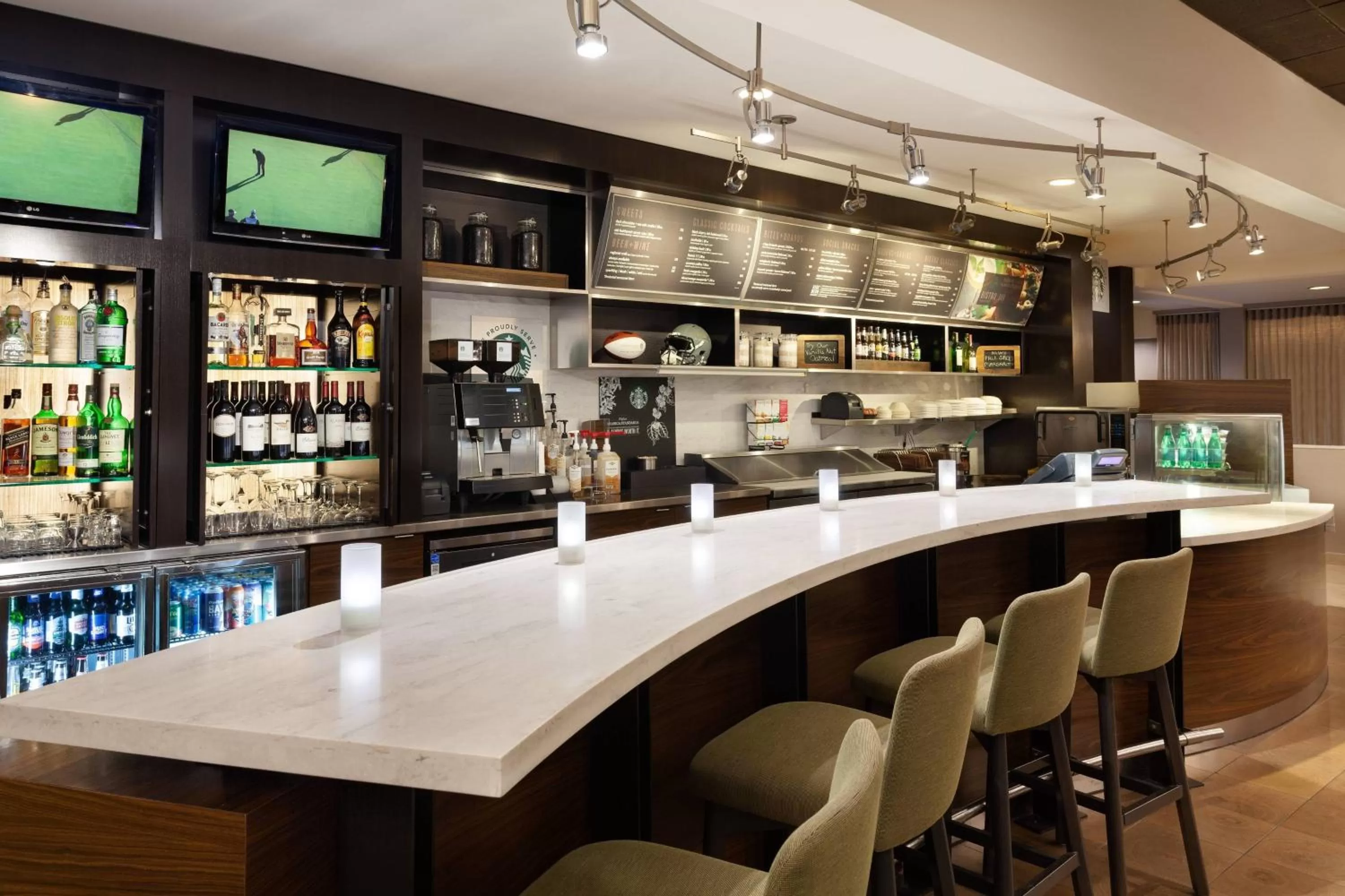 Restaurant/places to eat in Courtyard St. Petersburg Clearwater