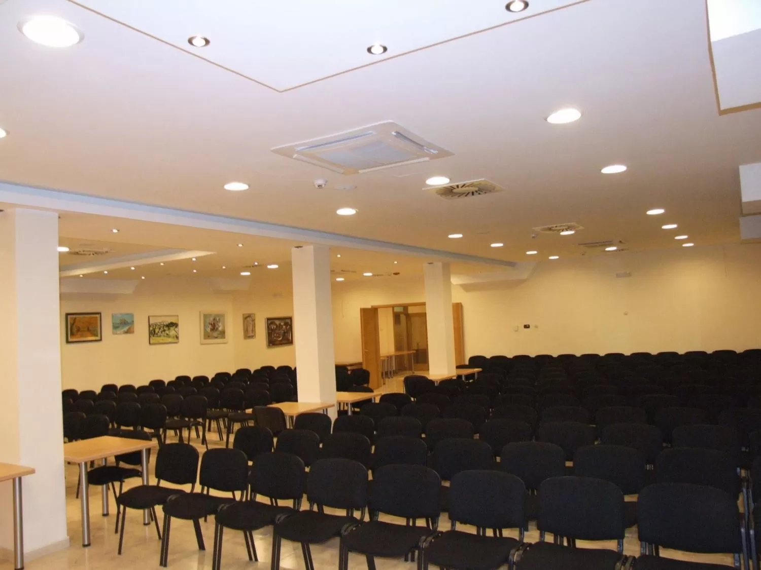 Business facilities in Mali Hotel BaMBiS