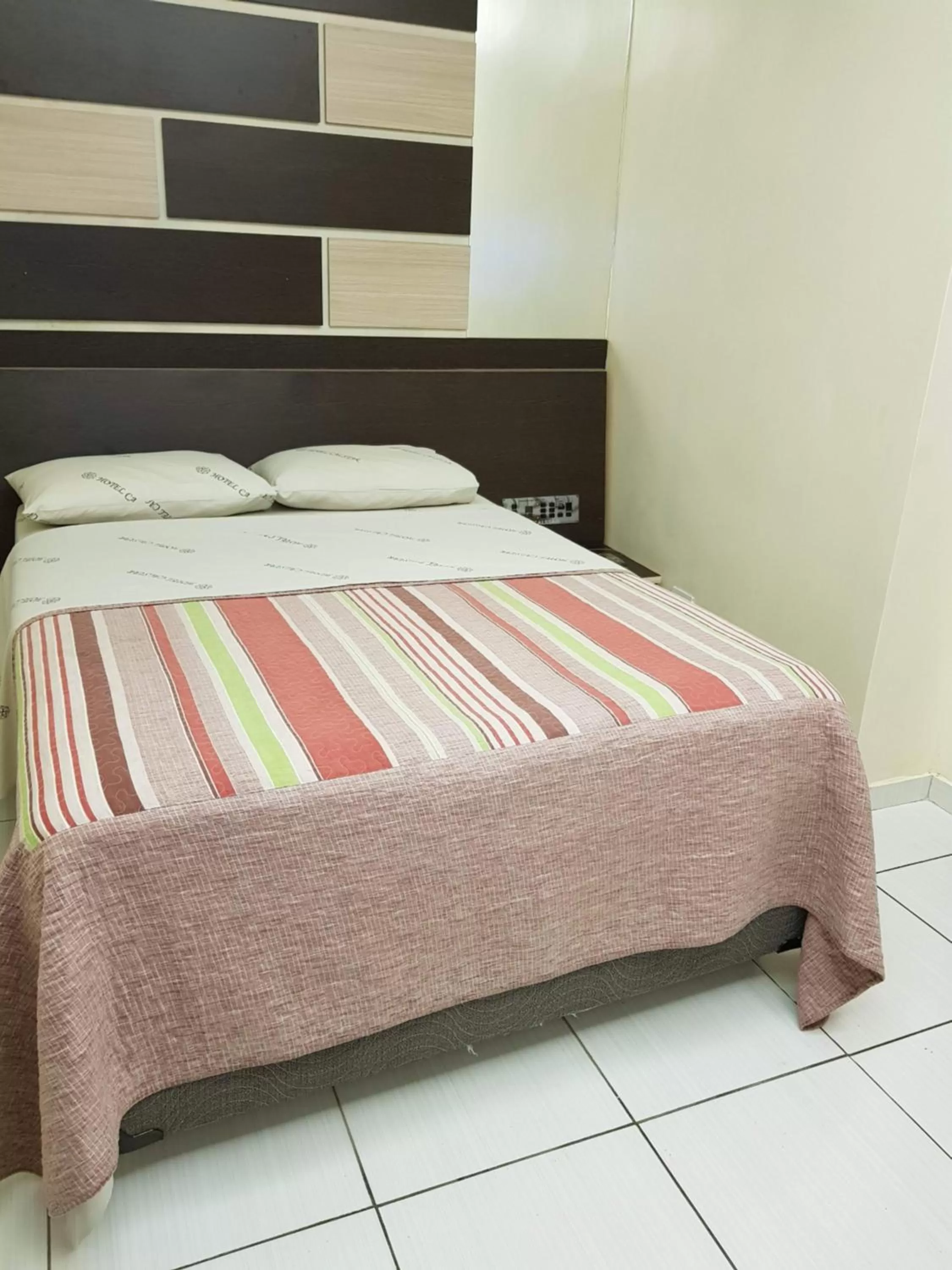 Bed in Hotel Calstar