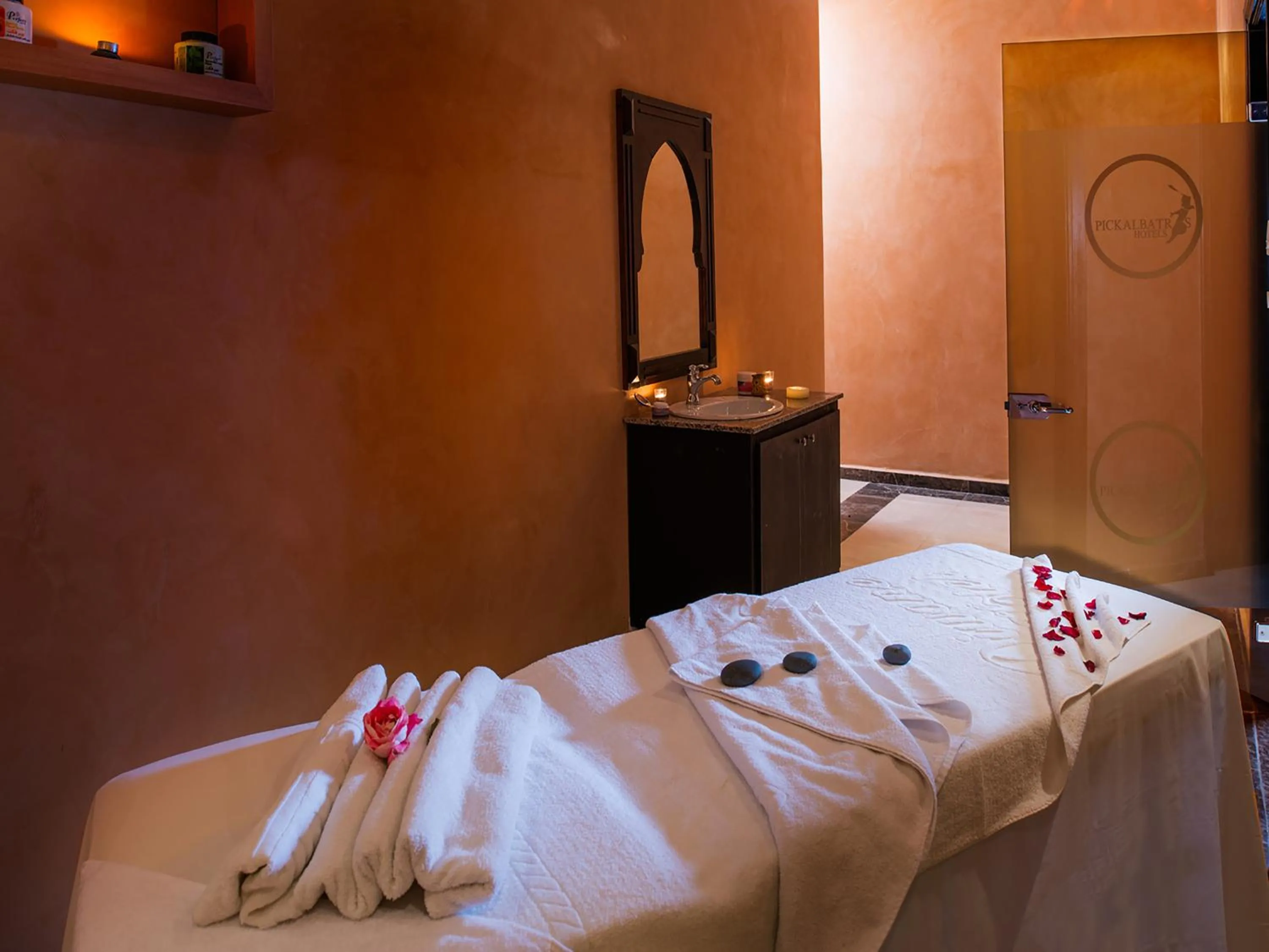 Massage, Bed in Pickalbatros Aqua Fun Club All Inclusive