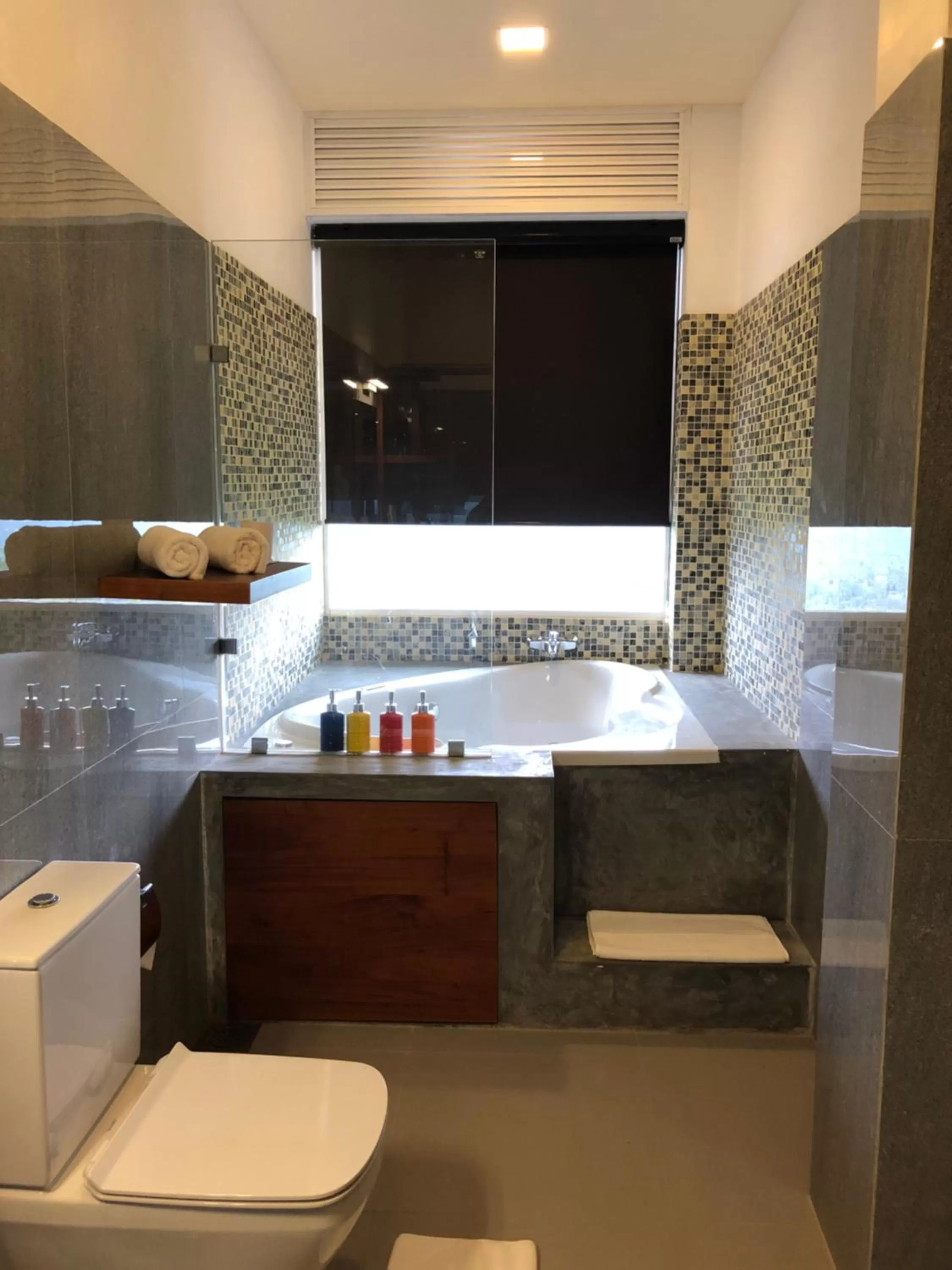 Bath in Mount Blue Kandy