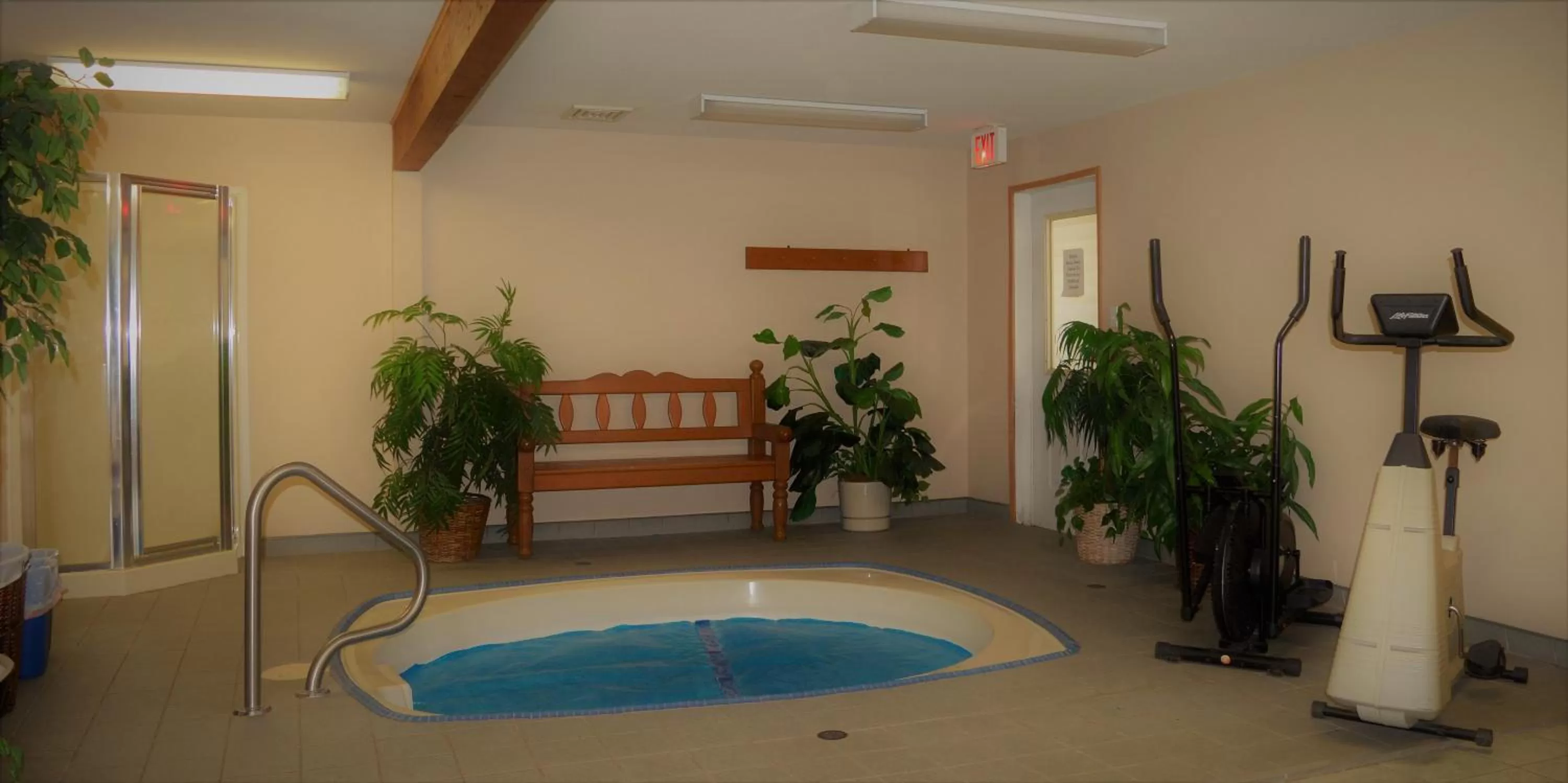 Hot Tub in Travelodge by Wyndham McBride