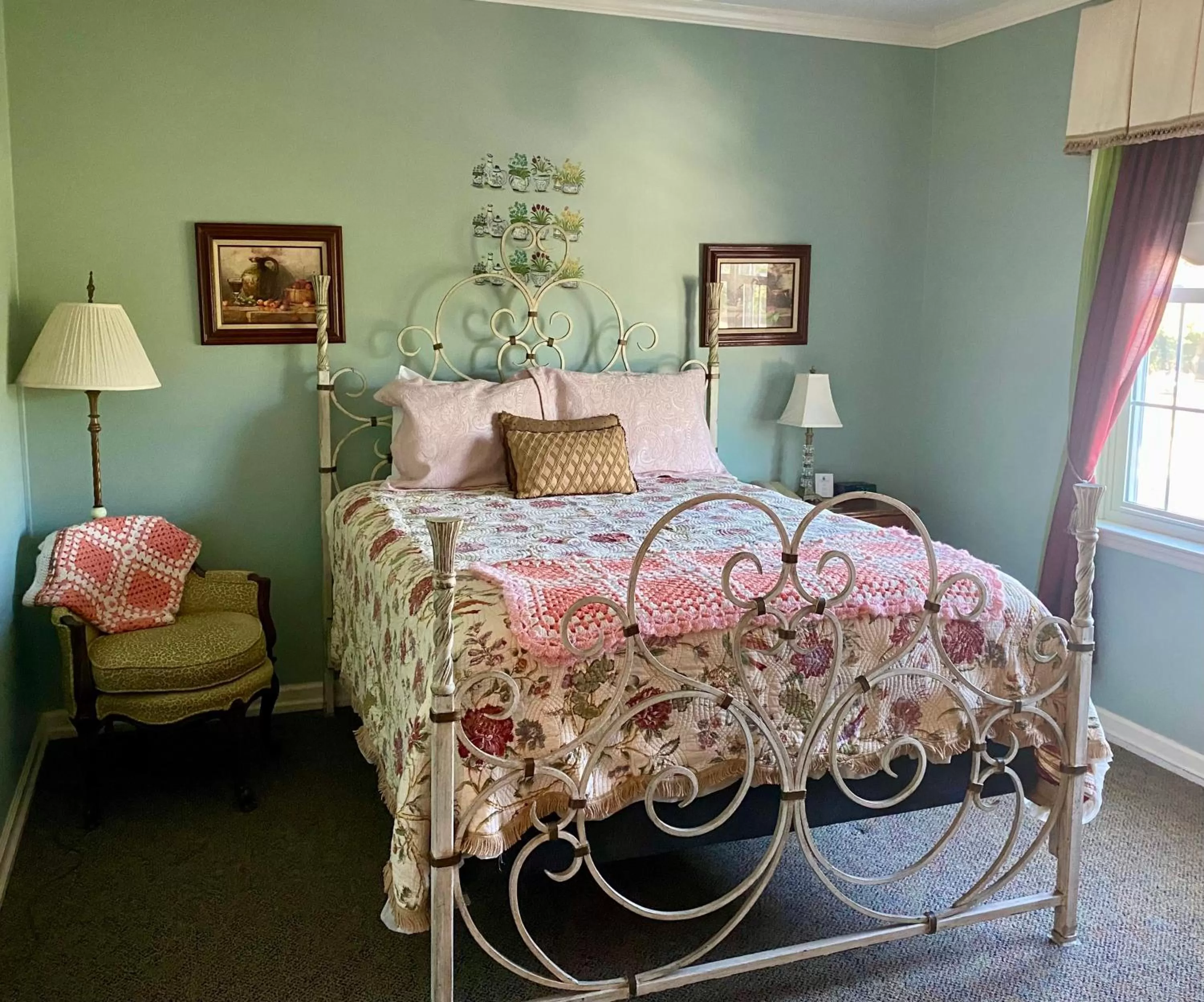 Bed in The Cypress Inn