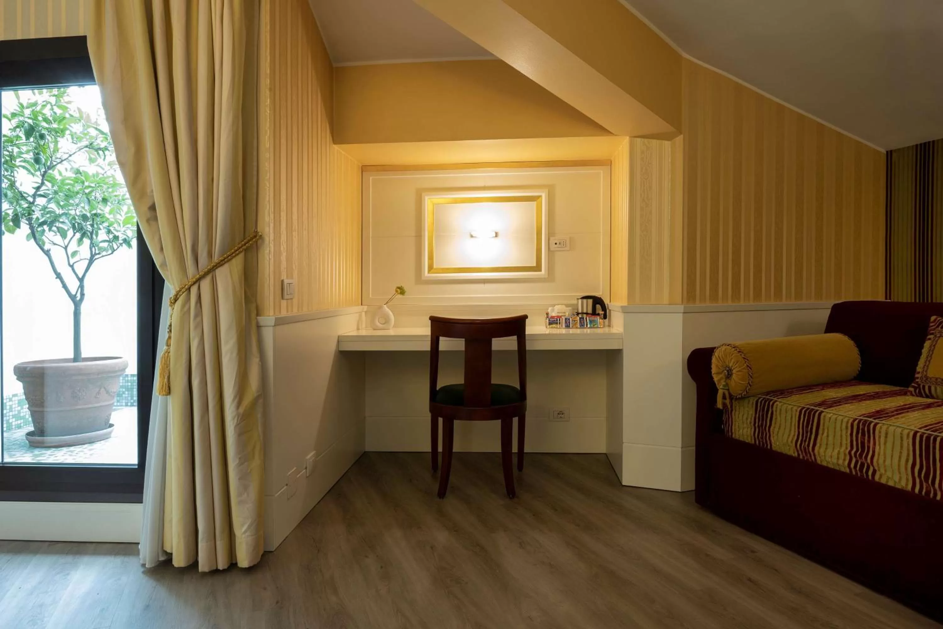 Photo of the whole room, Bed in c-hotels Concorde