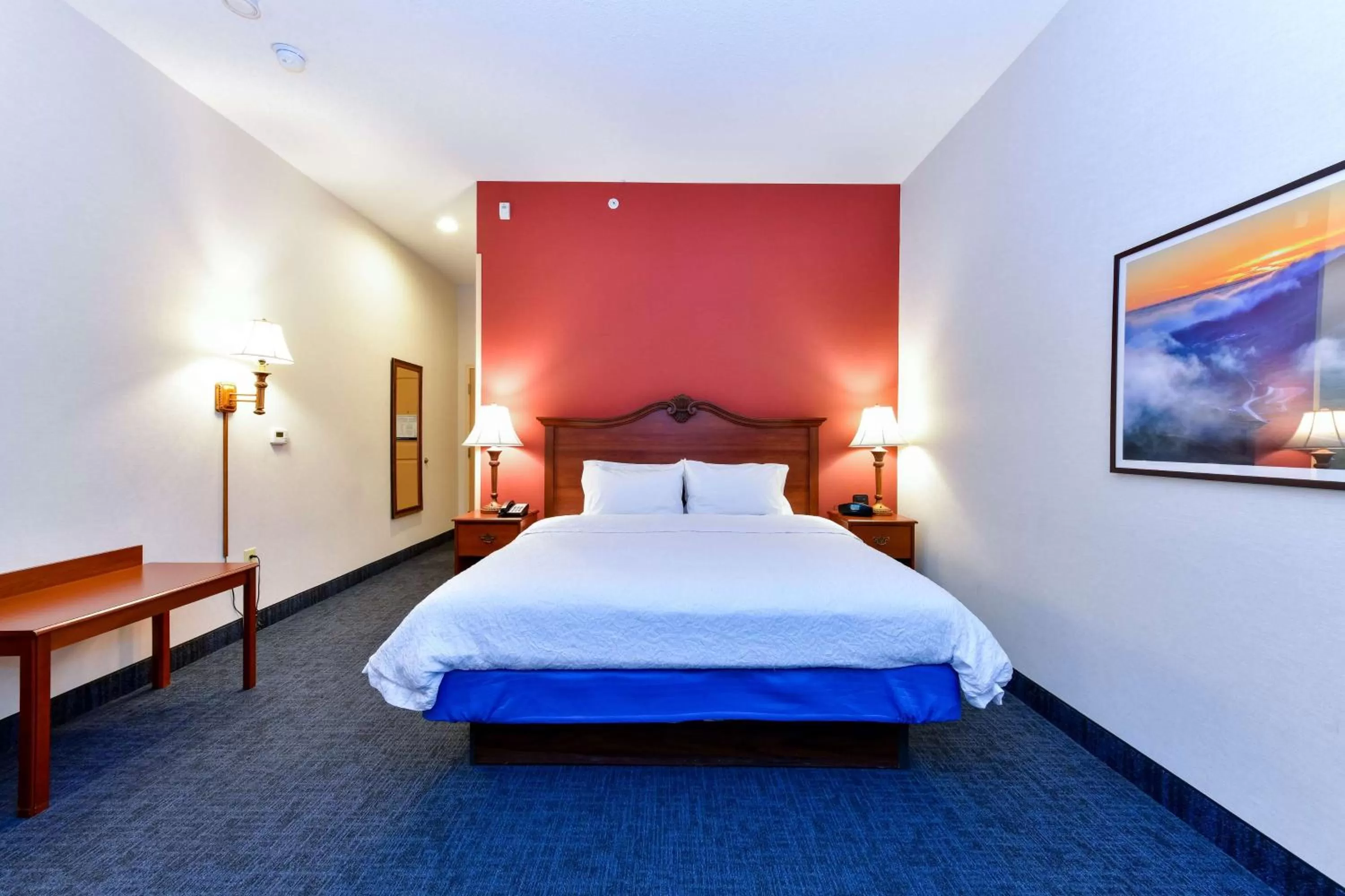 Bed in Hampton Inn & Suites Pittsburg