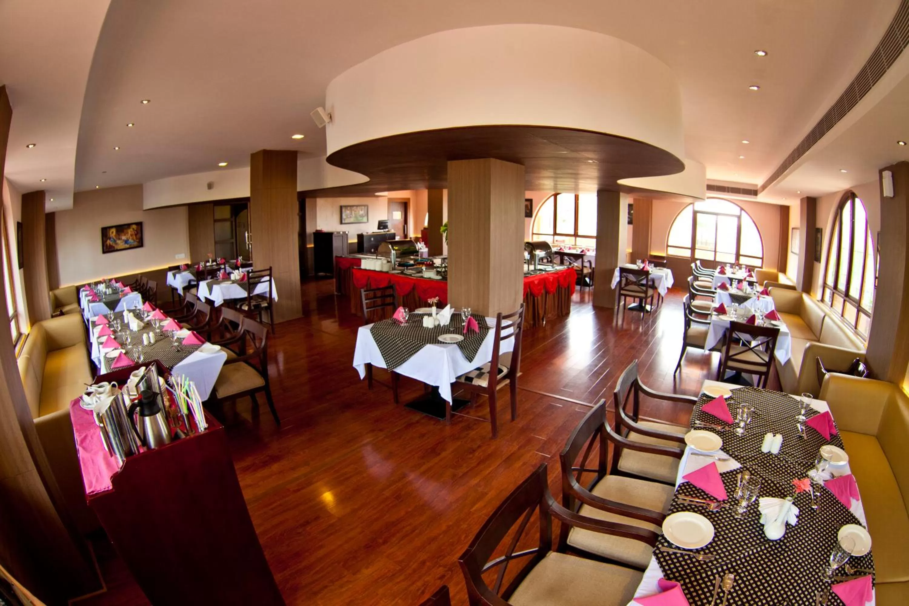 Restaurant/places to eat in Paramount Tower