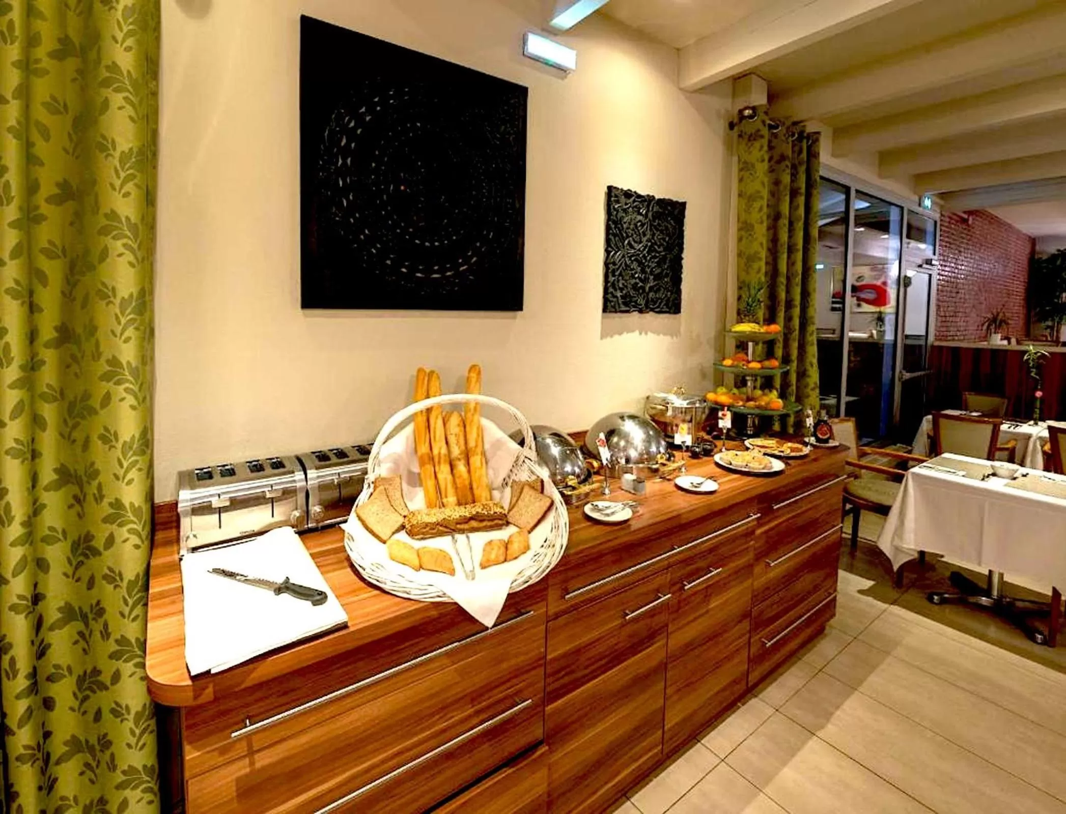 Restaurant/places to eat in Golden Tulip Bâle Mulhouse - Hôtel Restaurant