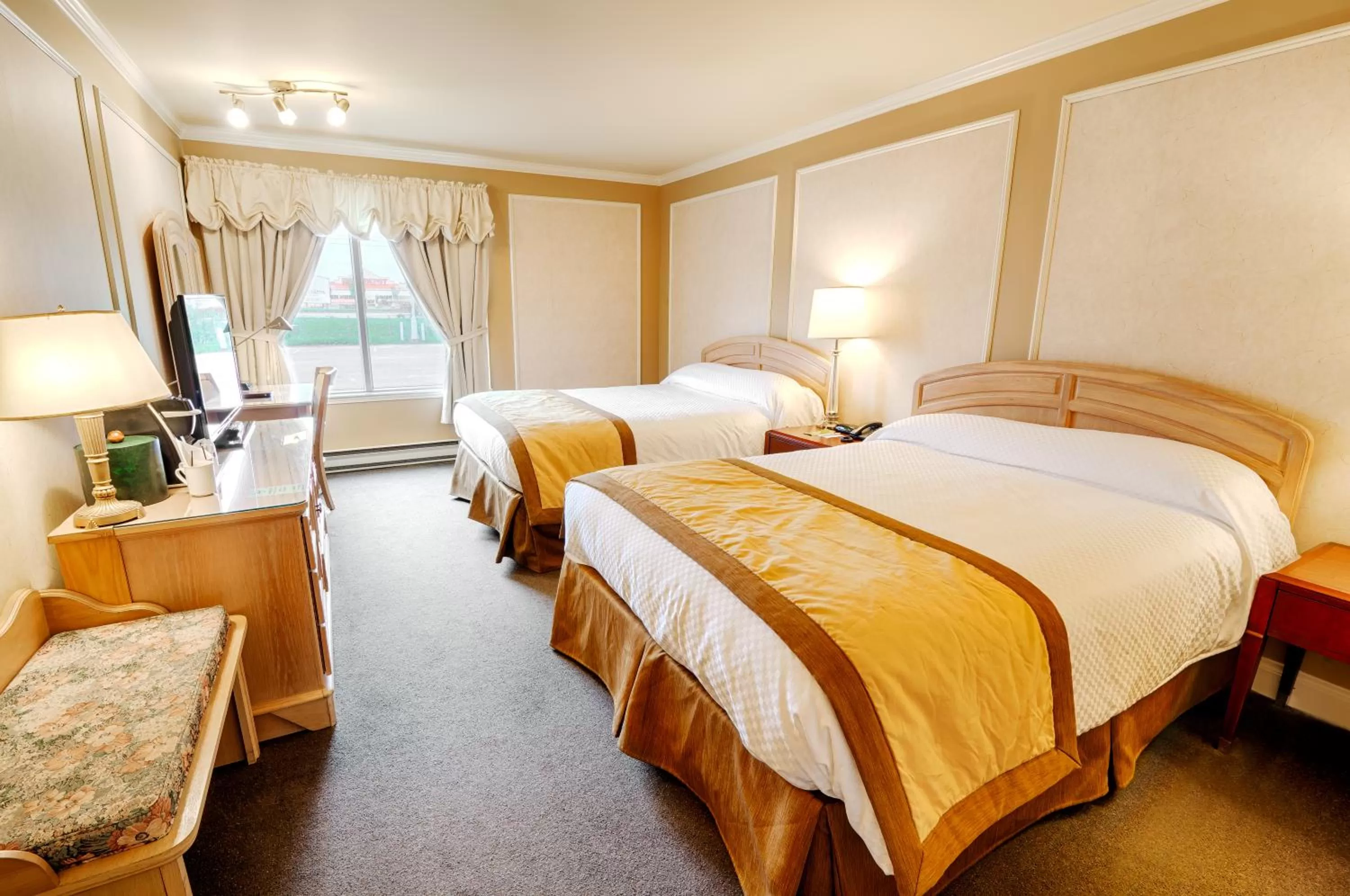 Bed in Hôtel Travelodge by Wyndham Victoriaville