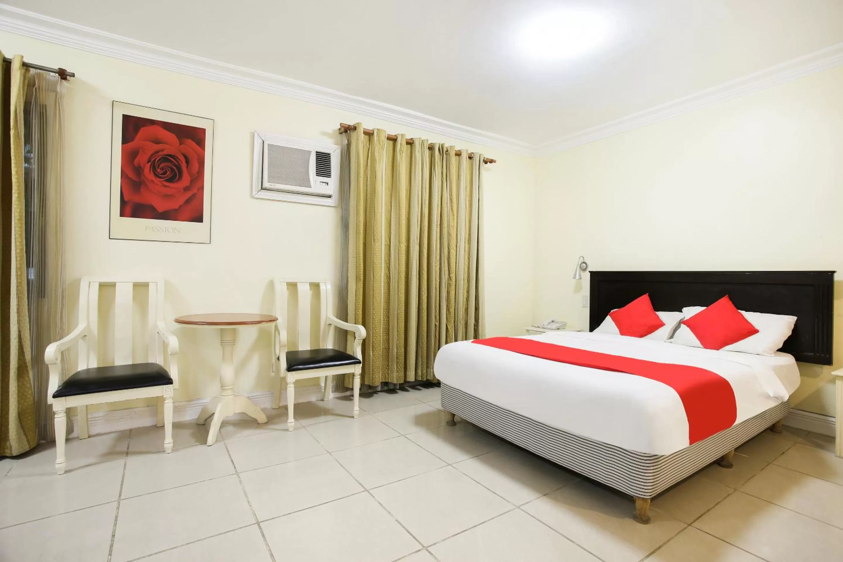 Photo of the whole room, Bed in Hotel Euroasia By BLUEBOOKERS