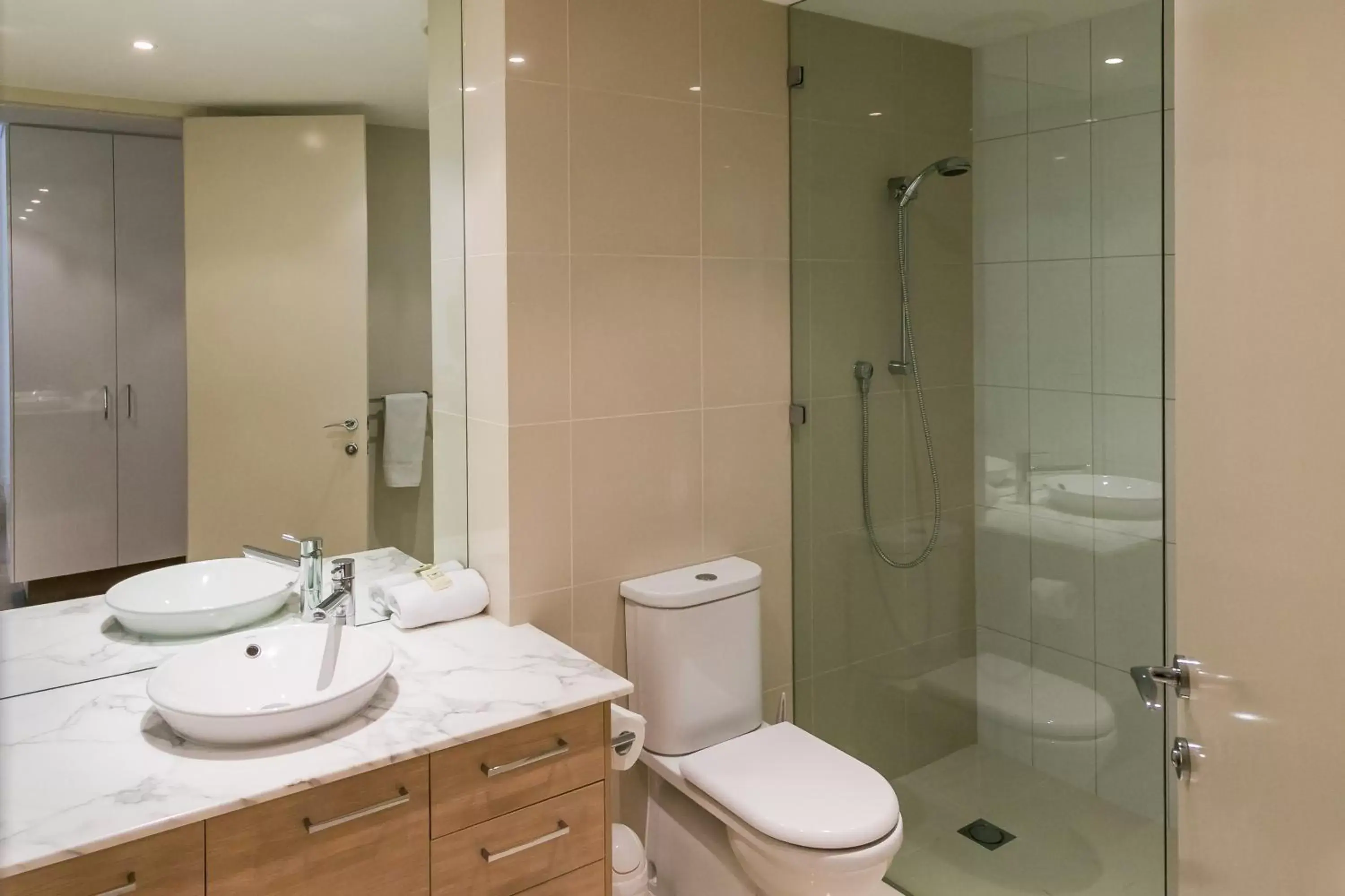 Two-Bedroom Apartment with Water View in Grand Mercure Allegra Hervey Bay Two-Bedroom Apartment with Water View in Grand Mercure Allegra Hervey Bay