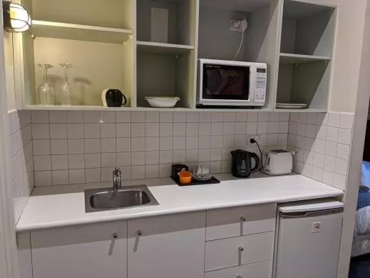 Kitchen or kitchenette in Tolarno Hotel