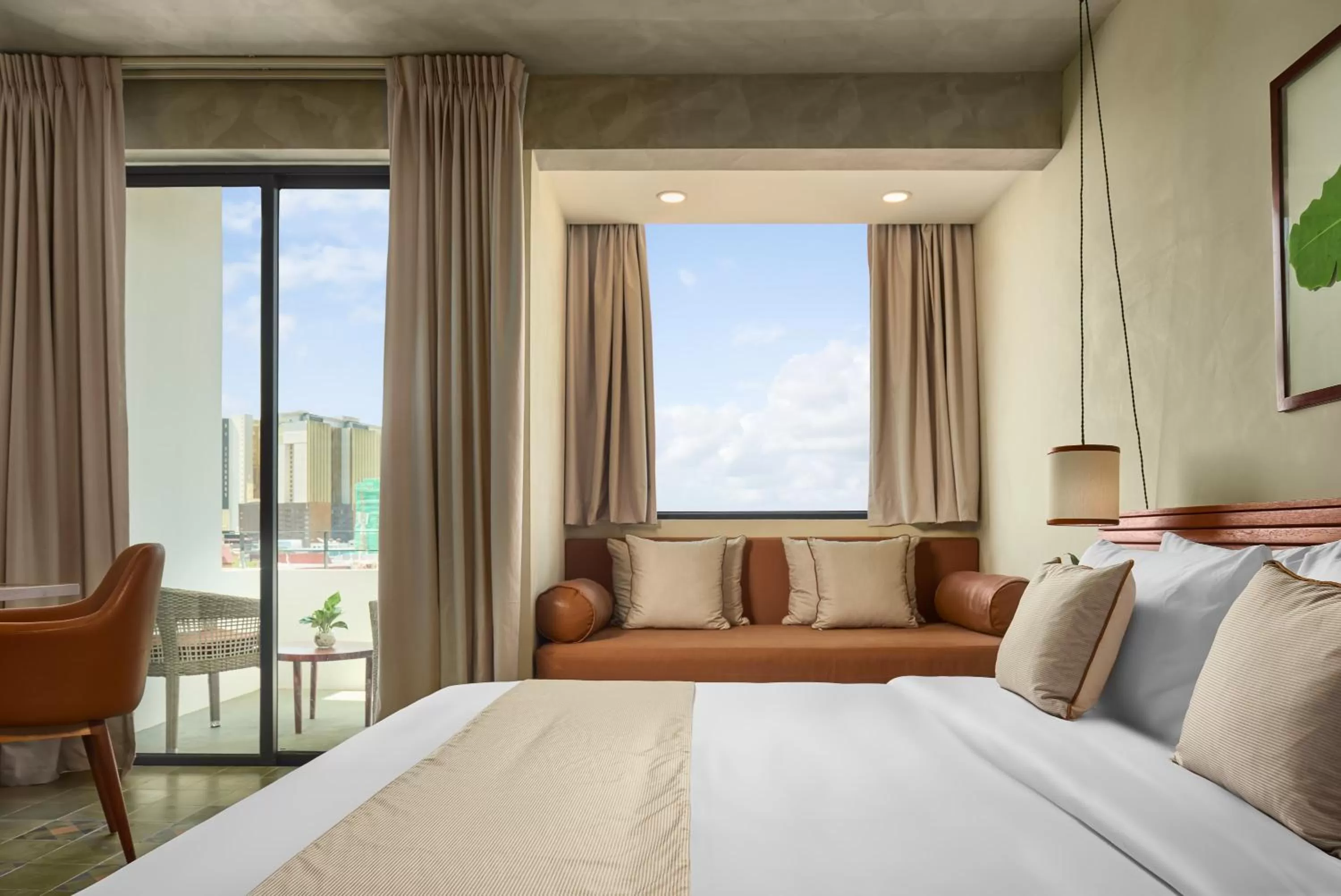 Photo of the whole room, Bed in Penh House Hotel