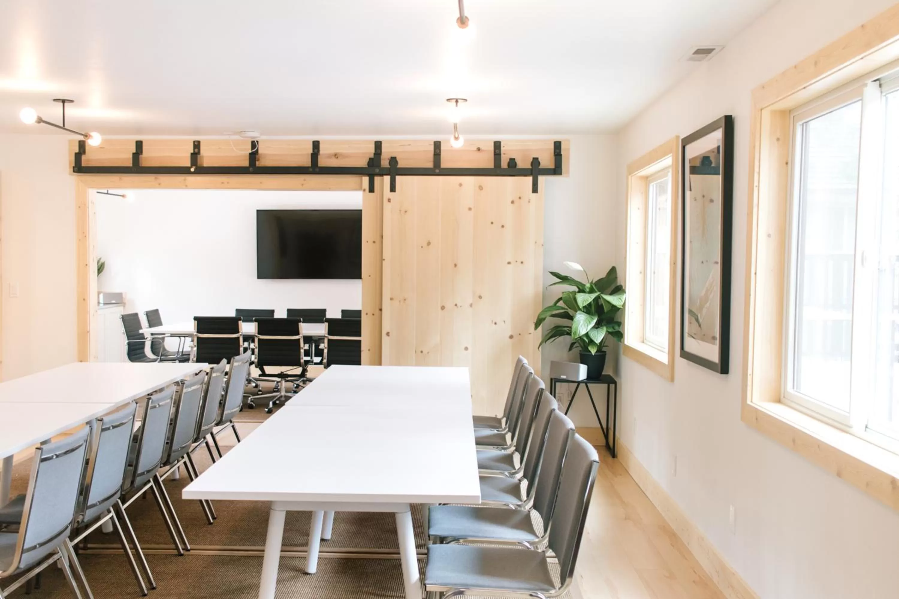 Meeting/conference room in The Coachman Hotel