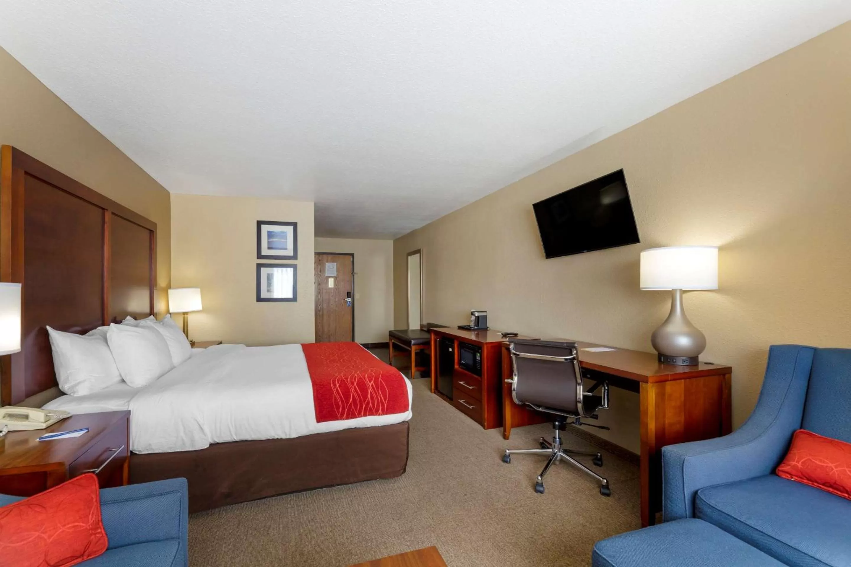 Photo of the whole room, Bed in Comfort Inn River's Edge