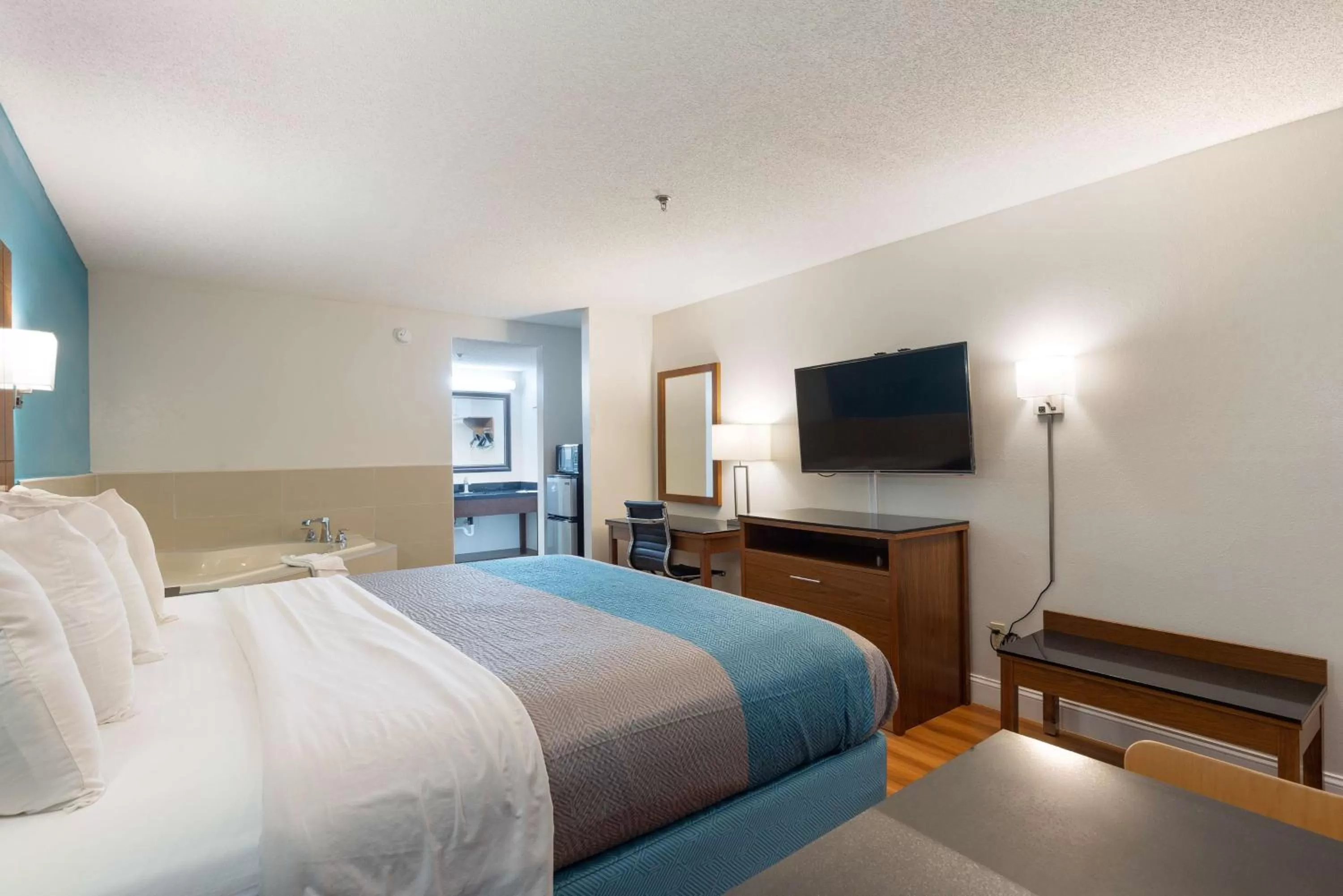 TV and multimedia, Bed in Motel 6-Albany, GA