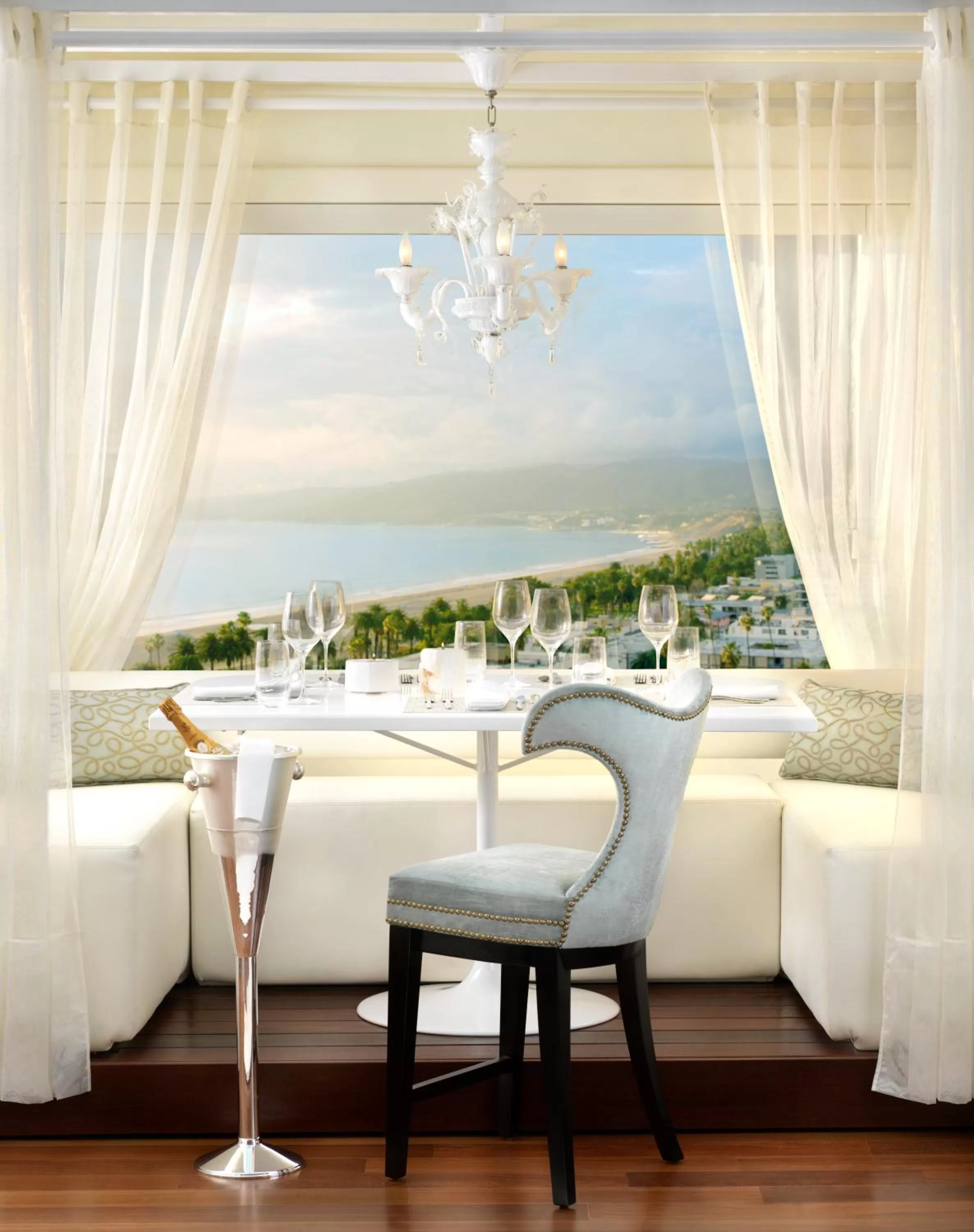 Restaurant/places to eat in Huntley Santa Monica Beach