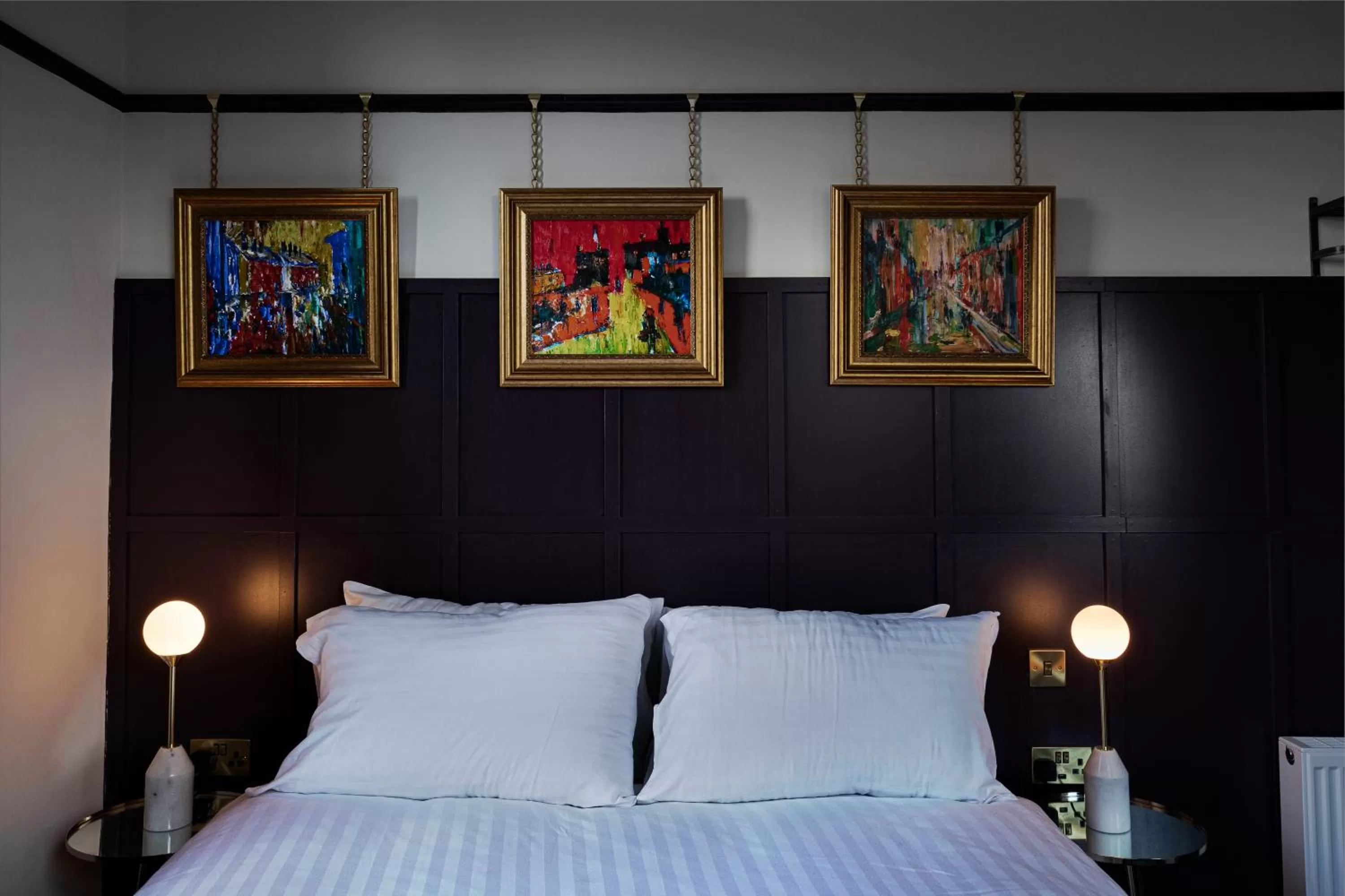 Bed in Swan & Railway Hotel Wigan