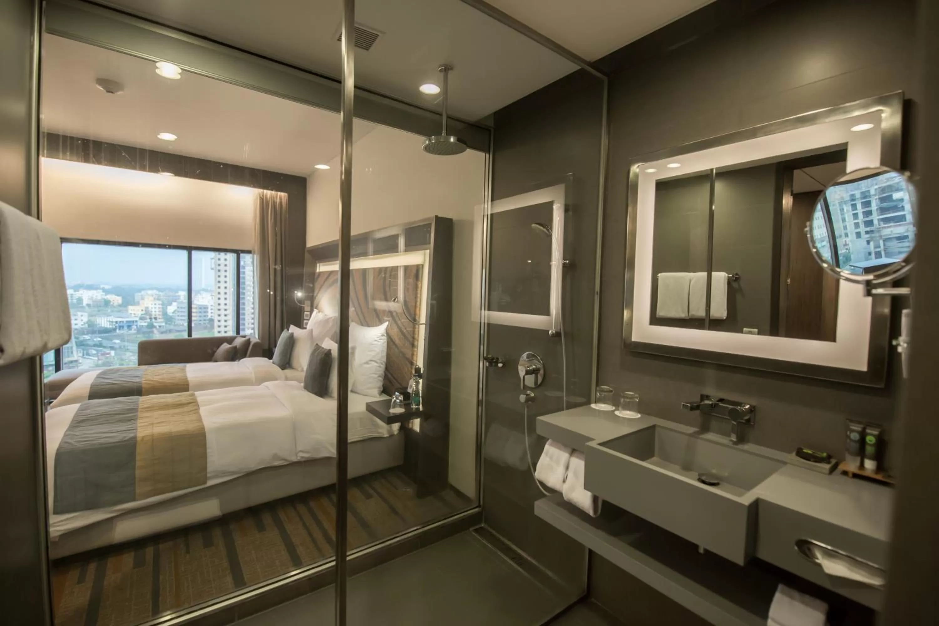 Toilet, Bed in Novotel Kolkata Hotel and Residences