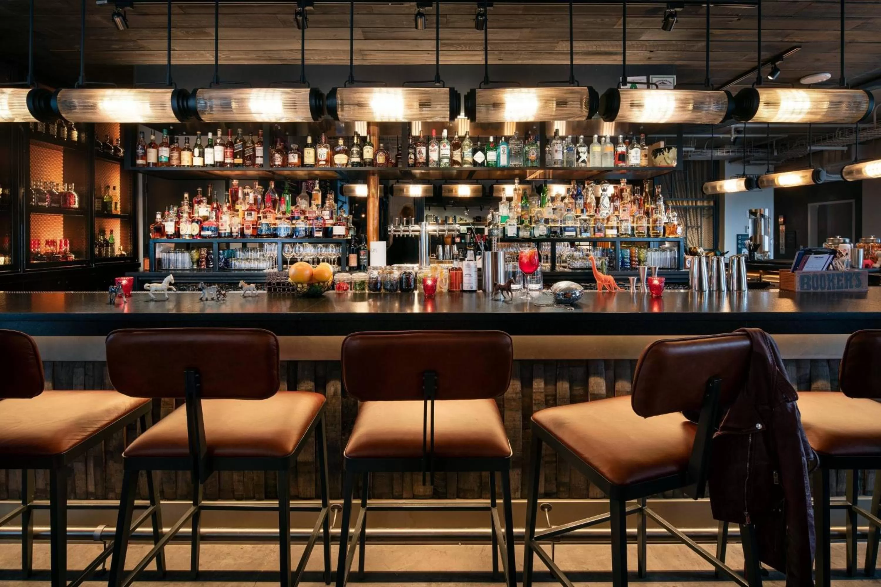 Lounge or bar in Moxy Louisville Downtown