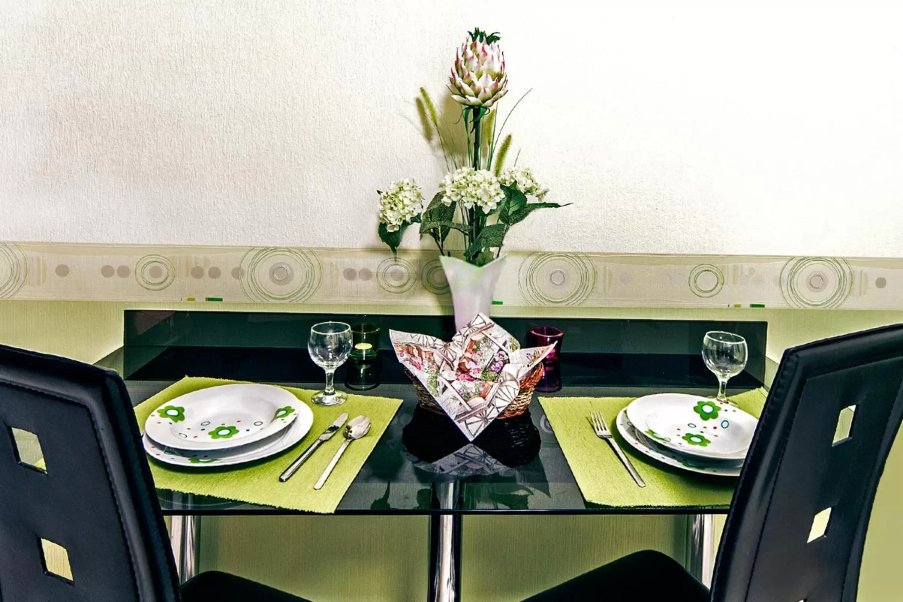 Dining area, Restaurant/Places to Eat in Vintiamo Apartmanok