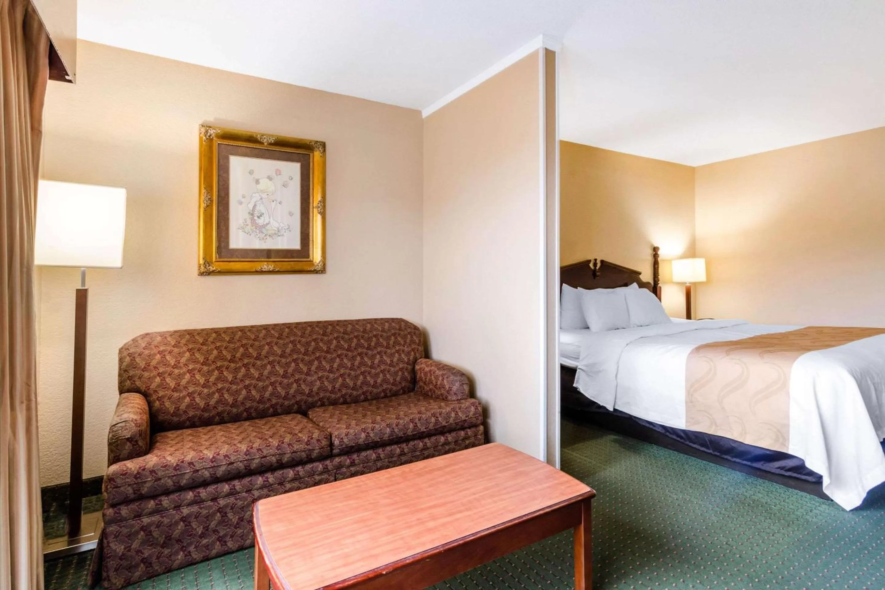 Photo of the whole room, Bed in Quality Inn & Suites Carthage near Precious Moments Chapel