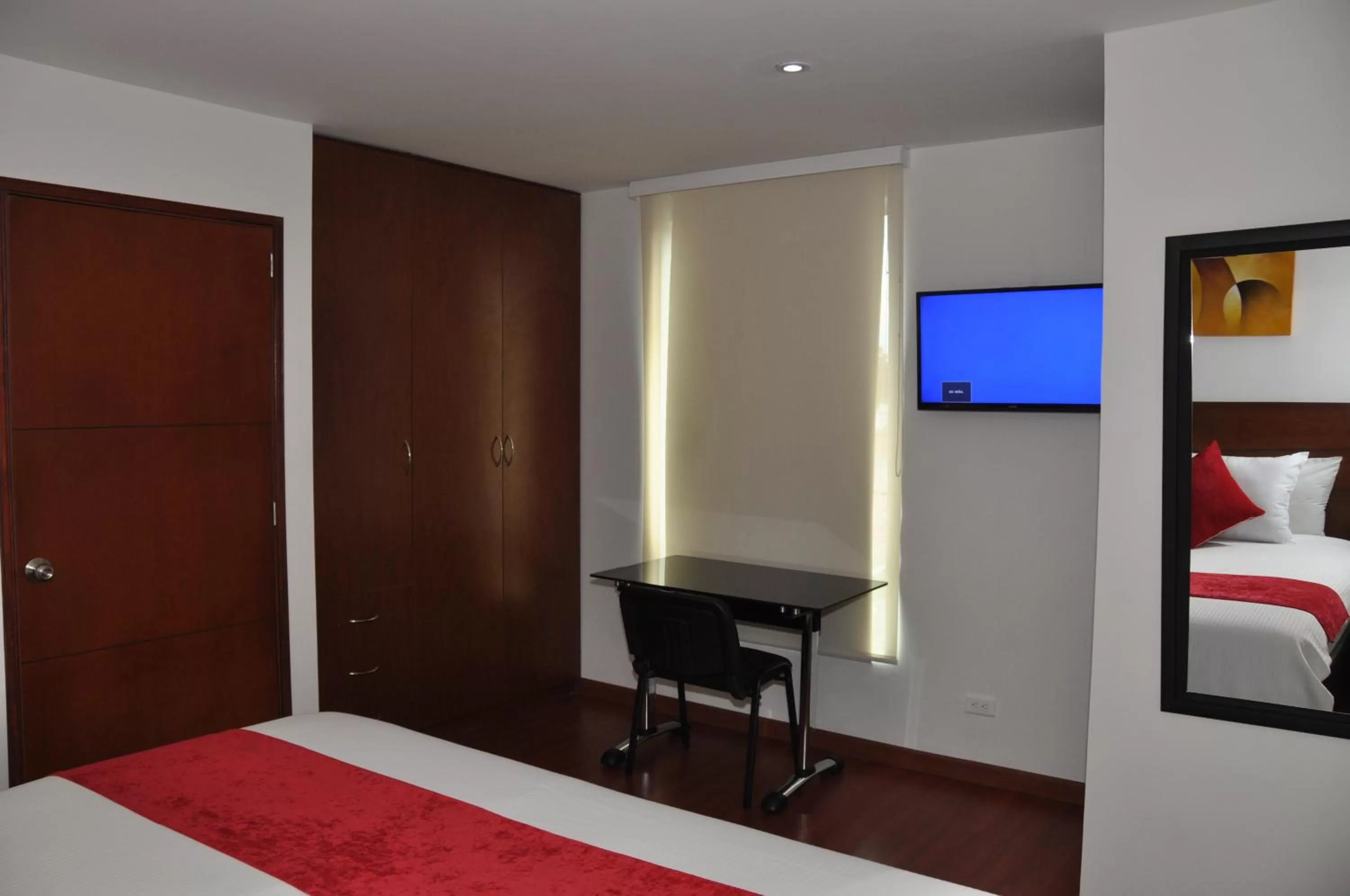 TV and multimedia, TV/Entertainment Center in Apartasuites Plaza Modelia